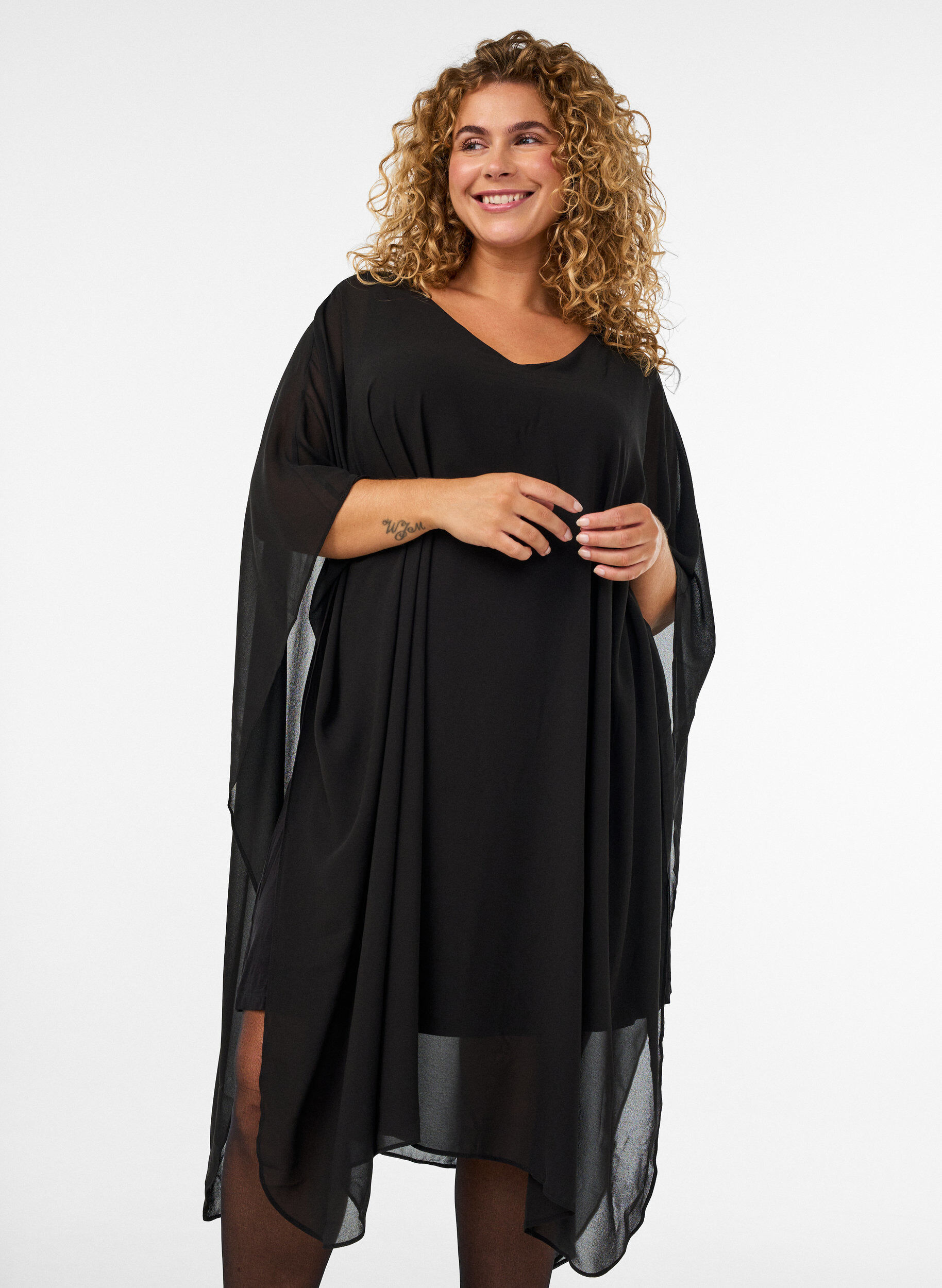 ZizziLyhyt sifonkimekko V-p&auml;&auml;ntiell&auml;, Musta, Model image number 2