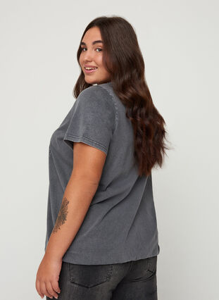 Puuvillainen t-paita niiteillä ja smokkirypytyksellä , Grey Wash, Model image number 1