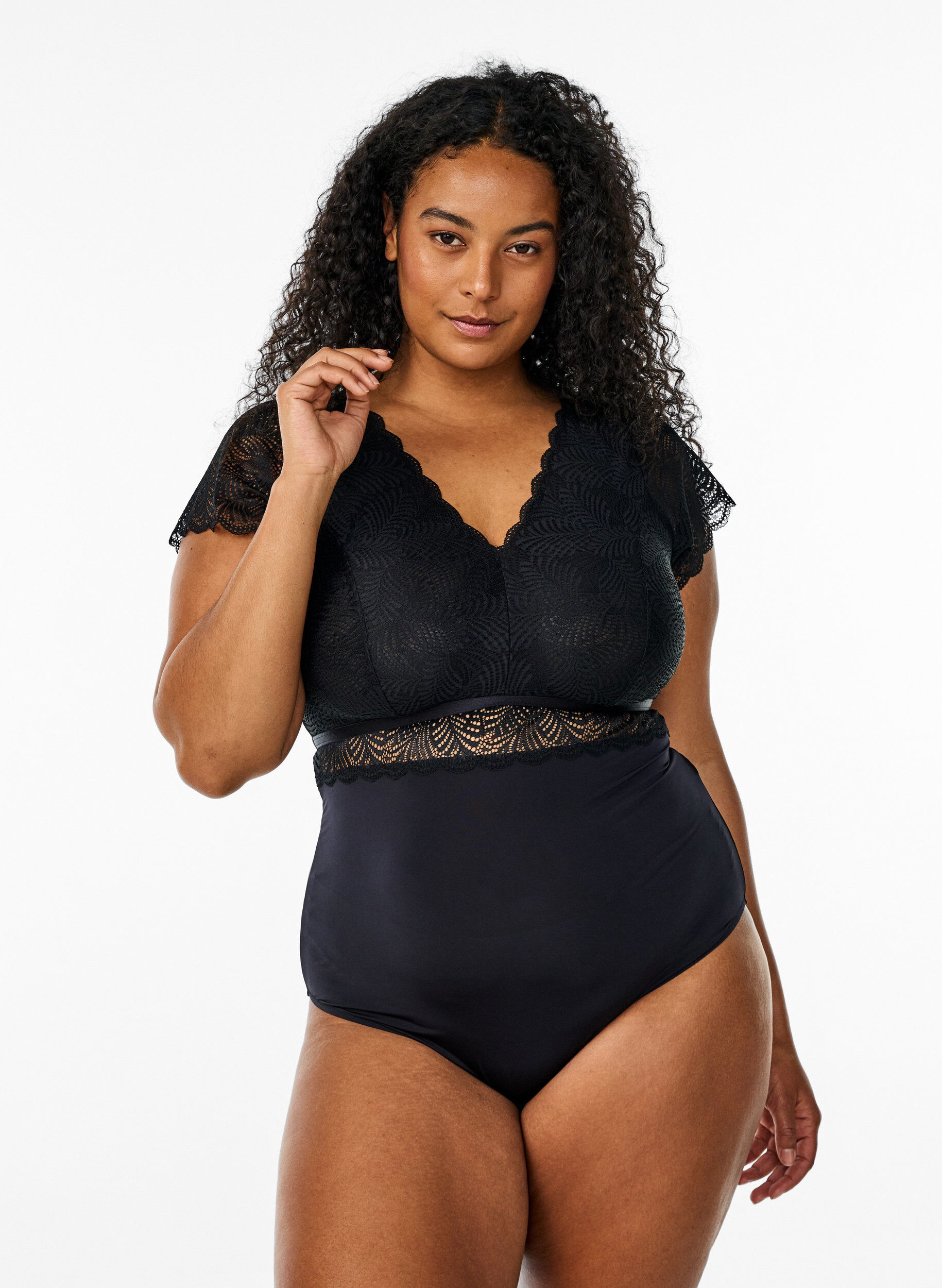 Pitsill&auml; ja lyhyill&auml; hihoilla varustettu bodystocking, Musta, Model