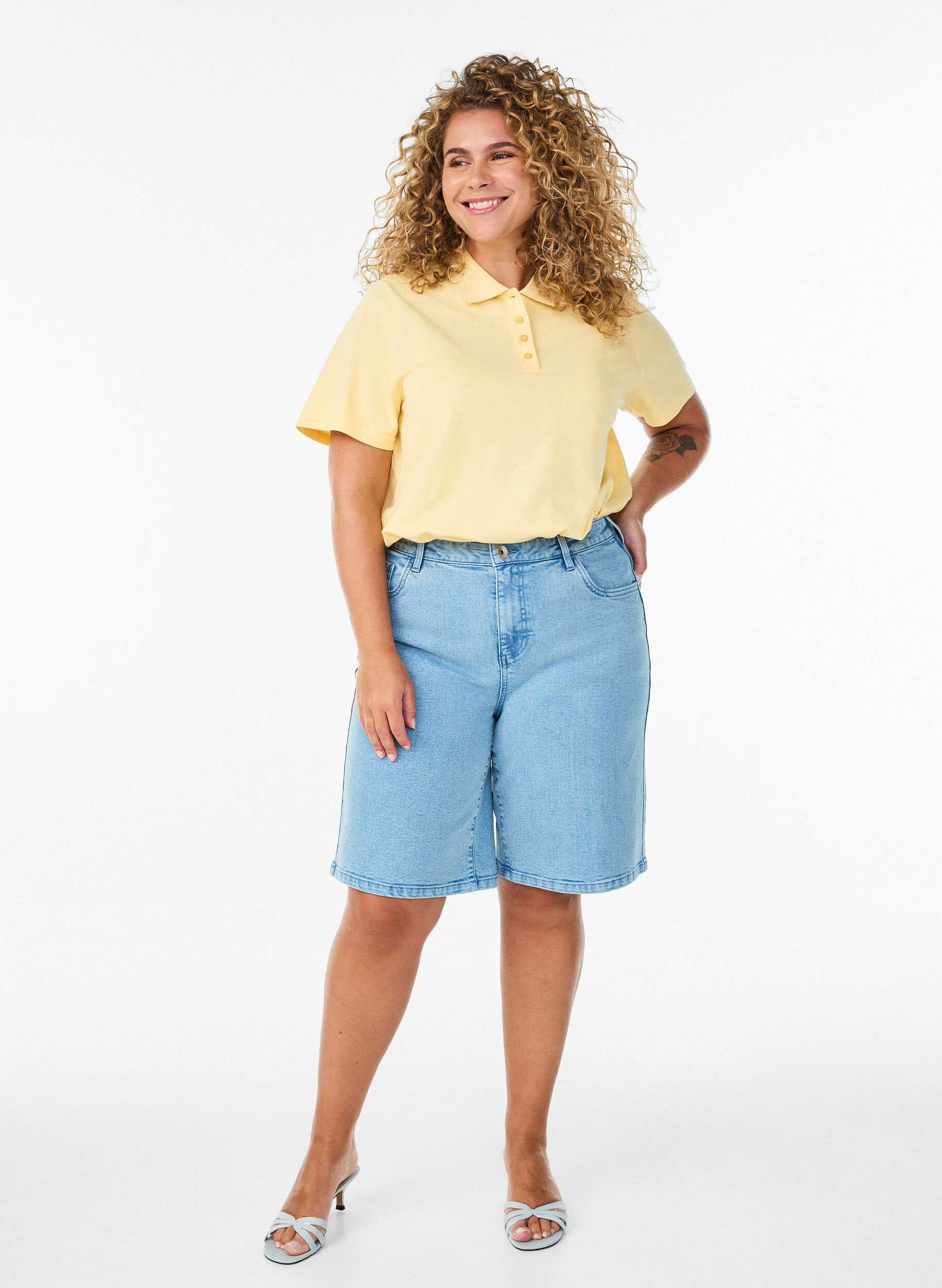 Zizzi Rento denimshortsit korkealla vy&ouml;t&auml;r&ouml;ll&auml;, Sininen, Model image number 1