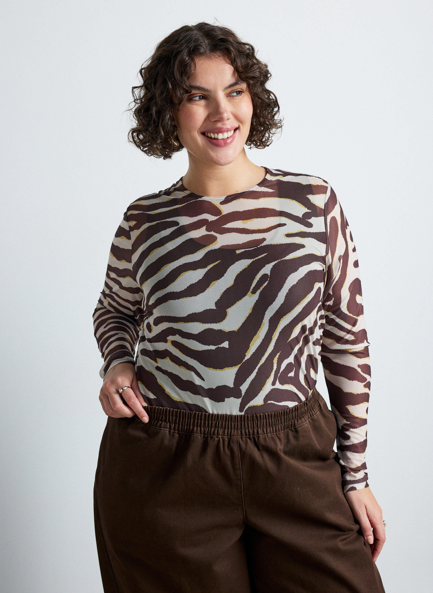 Mesh-pusero printill&auml;, Ruskea, Model