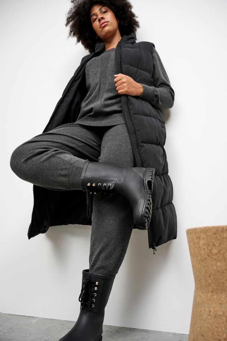 Leveälestiset kumisaappaat nauhoilla, Black, Model image number 0