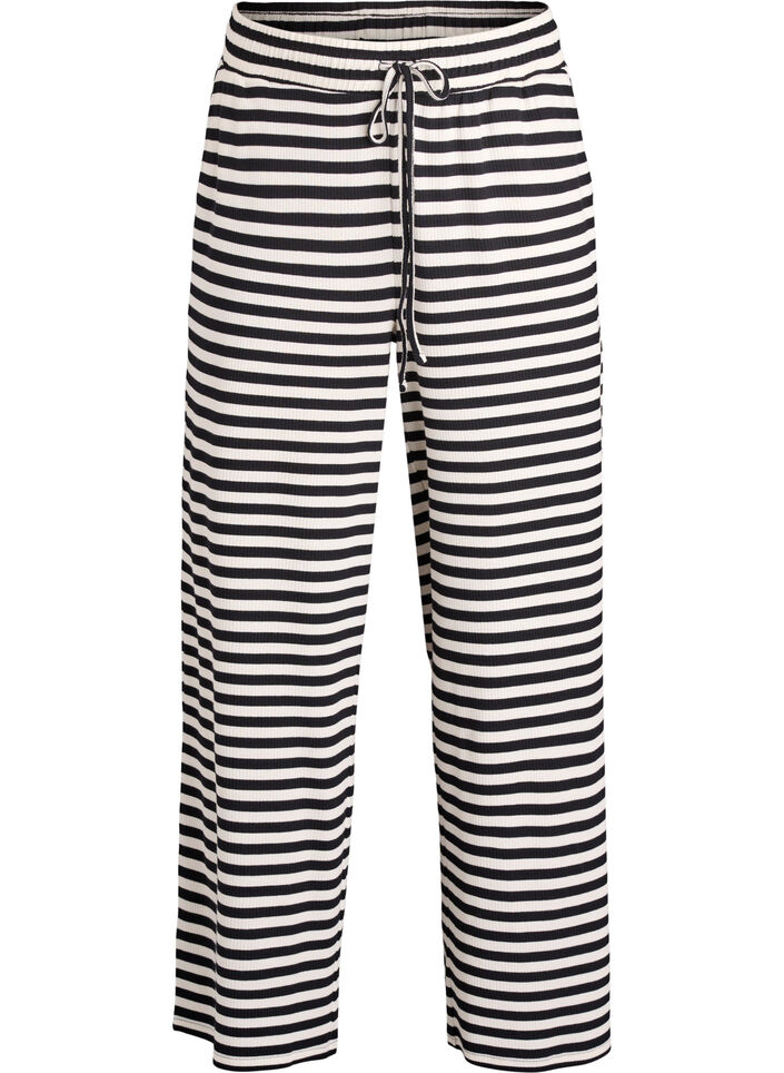 Raidalliset pyjamahousut korkealla vy&ouml;t&auml;r&ouml;ll&auml; ja leveill&auml; lahkeilla, Musta, Packshot image number 0