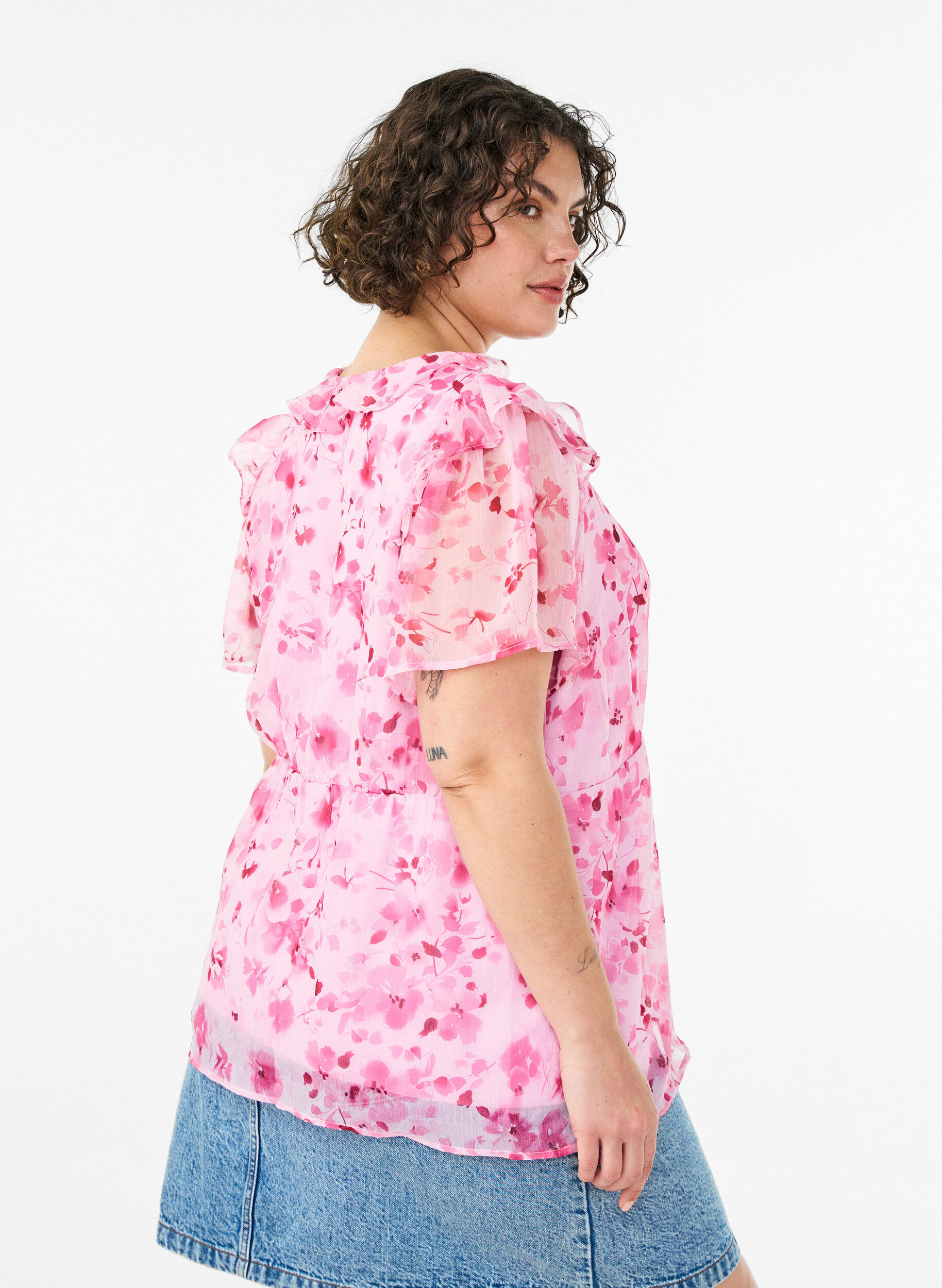 ZizziKukkakuvioinen pusero r&ouml;yhel&ouml;kauluksella ja peplum-efektill&auml;, Vaaleanpunainen, Model image number 2