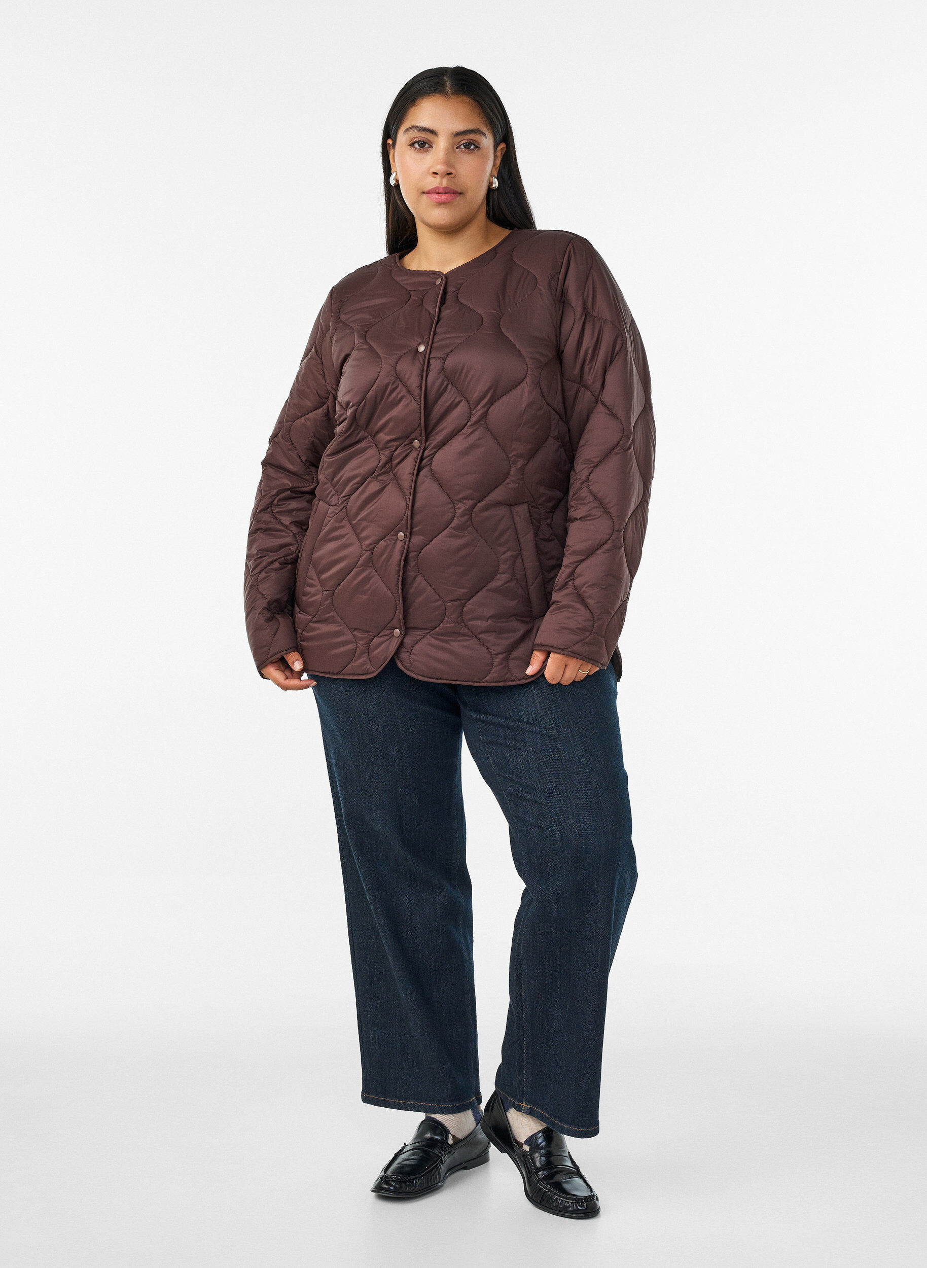 ZizziTikkitakki painonapeilla ja py&ouml;re&auml;ll&auml; p&auml;&auml;ntiell&auml;, Ruskea, Model image number 1