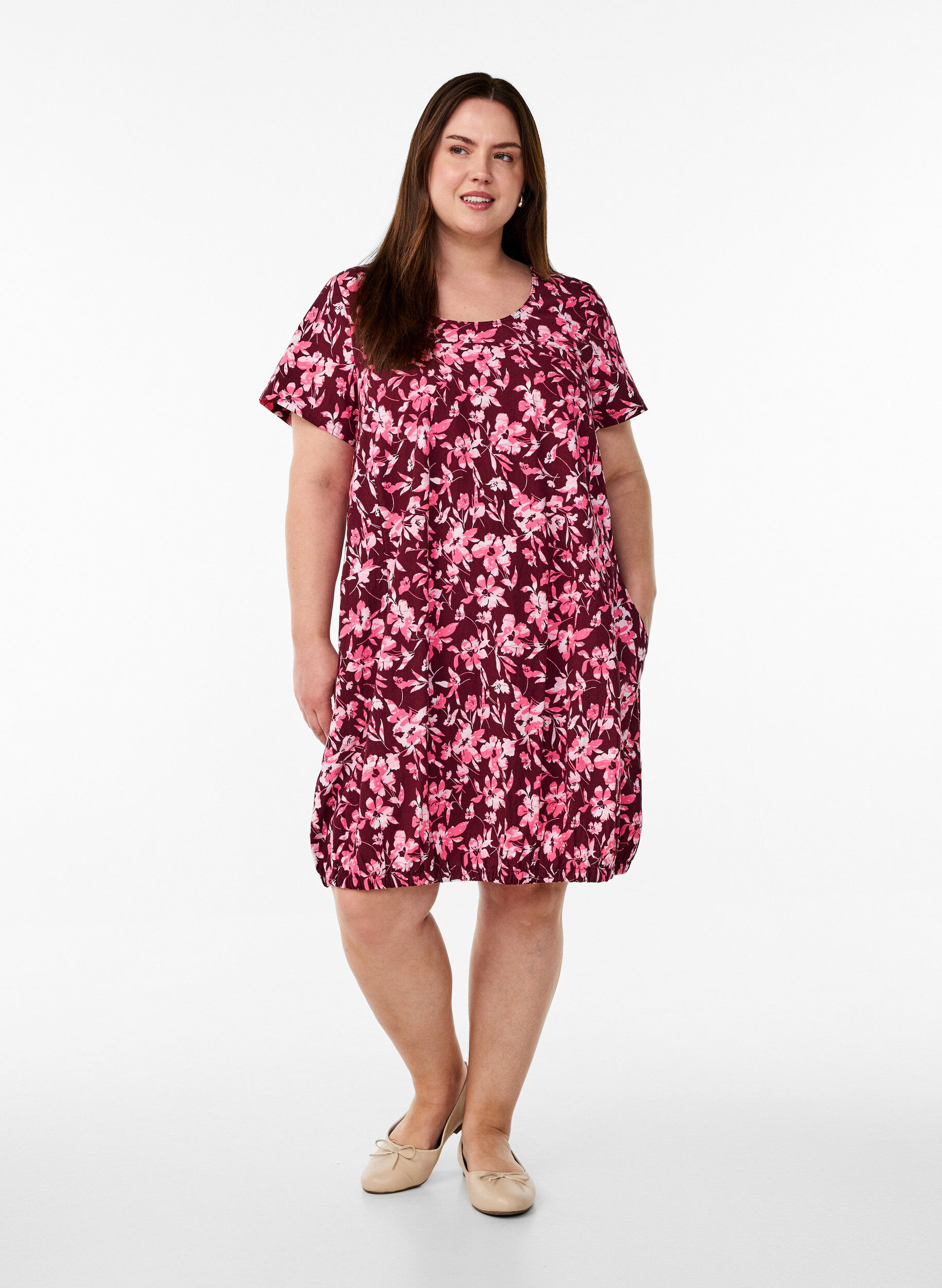 Zizzi Lyhythihainen puuvillamekko kuosilla, Tumma Bordeaux, Model image number 1