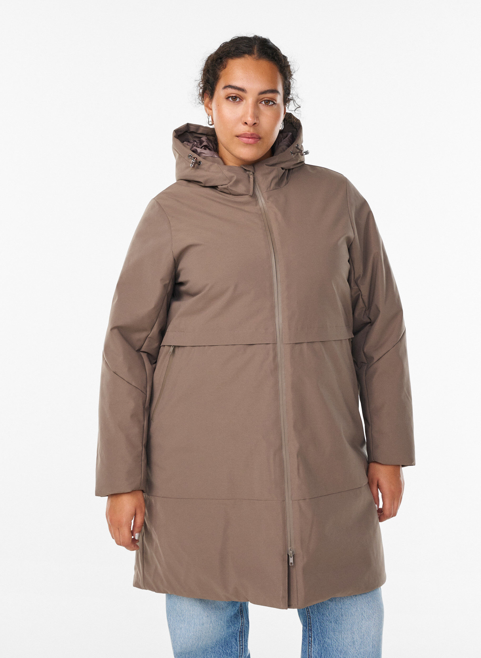 Talvitakki s&auml;&auml;dett&auml;v&auml;ll&auml; vy&ouml;t&auml;r&ouml;ll&auml;, Ruskea, Model