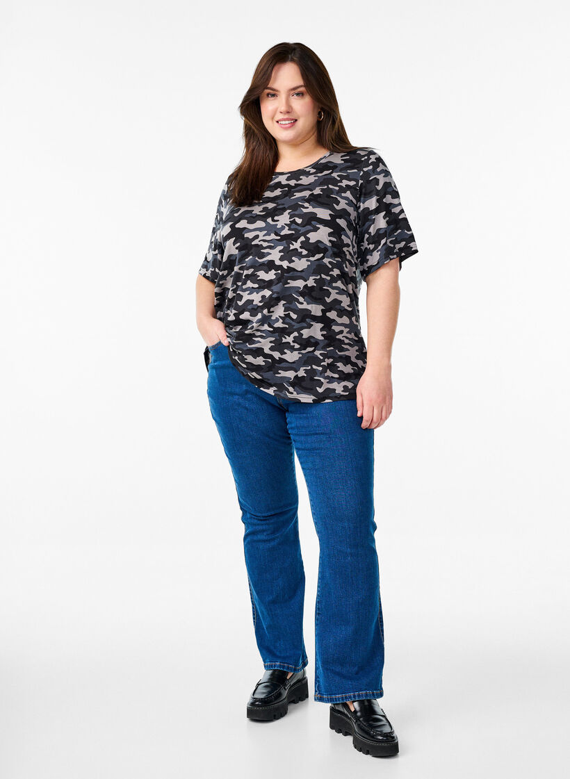 T-paita, jossa TENCEL&trade; Lyocell ja maastokuvio, Harmaa, Model image number 1