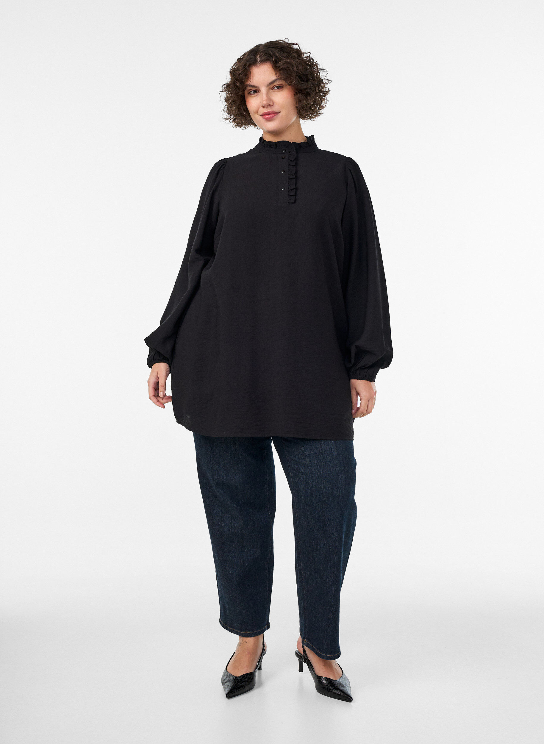 ZizziViskoositunika r&ouml;yhel&ouml;ill&auml; ja napeilla, Musta, Model image number 1