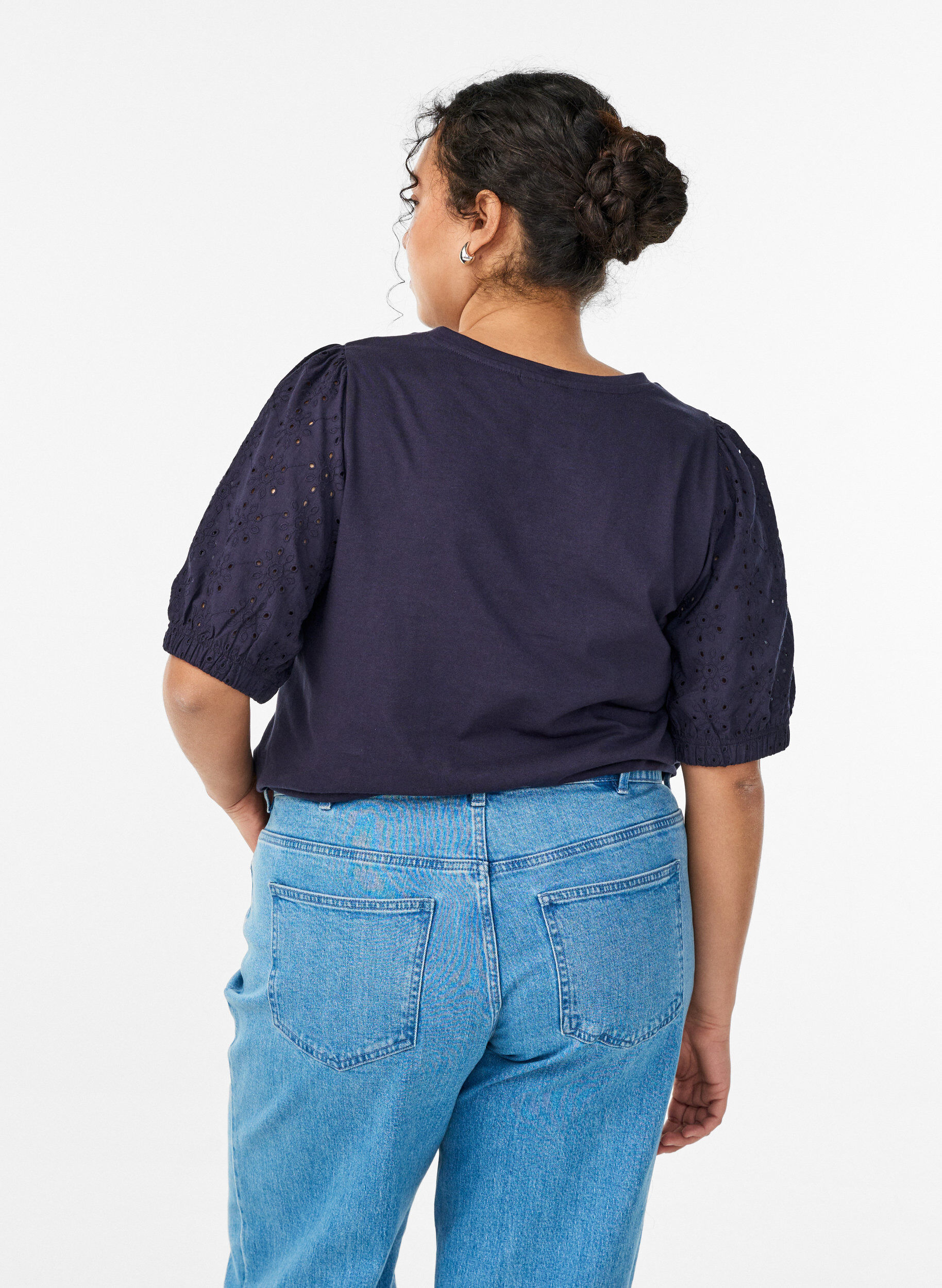 Zizzi T-paita Broderie Anglaise -hihoilla, Sininen, Model image number 2