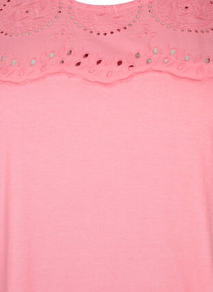 Luomupuuvillasta valmistettu T-paita englantilaisella kirjonnalla, Strawberry Pink , Packshot image number 2