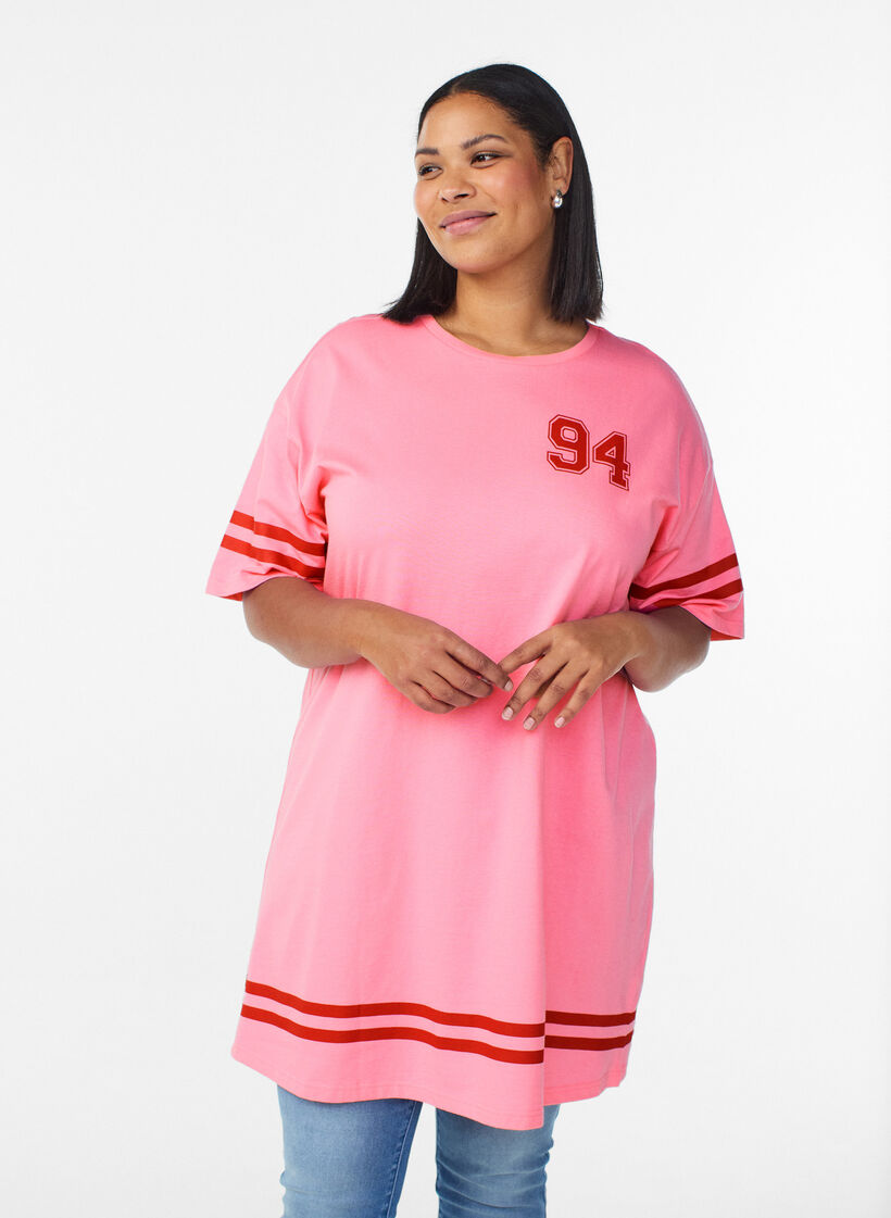 Lyhyt T-paitamekko sporttisilla yksityiskohdilla, Vaaleanpunainen, Model image number 0