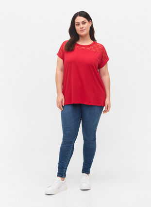 Lyhythihainen puuvillainen t-paita pitsillä, Tango Red, Model image number 2