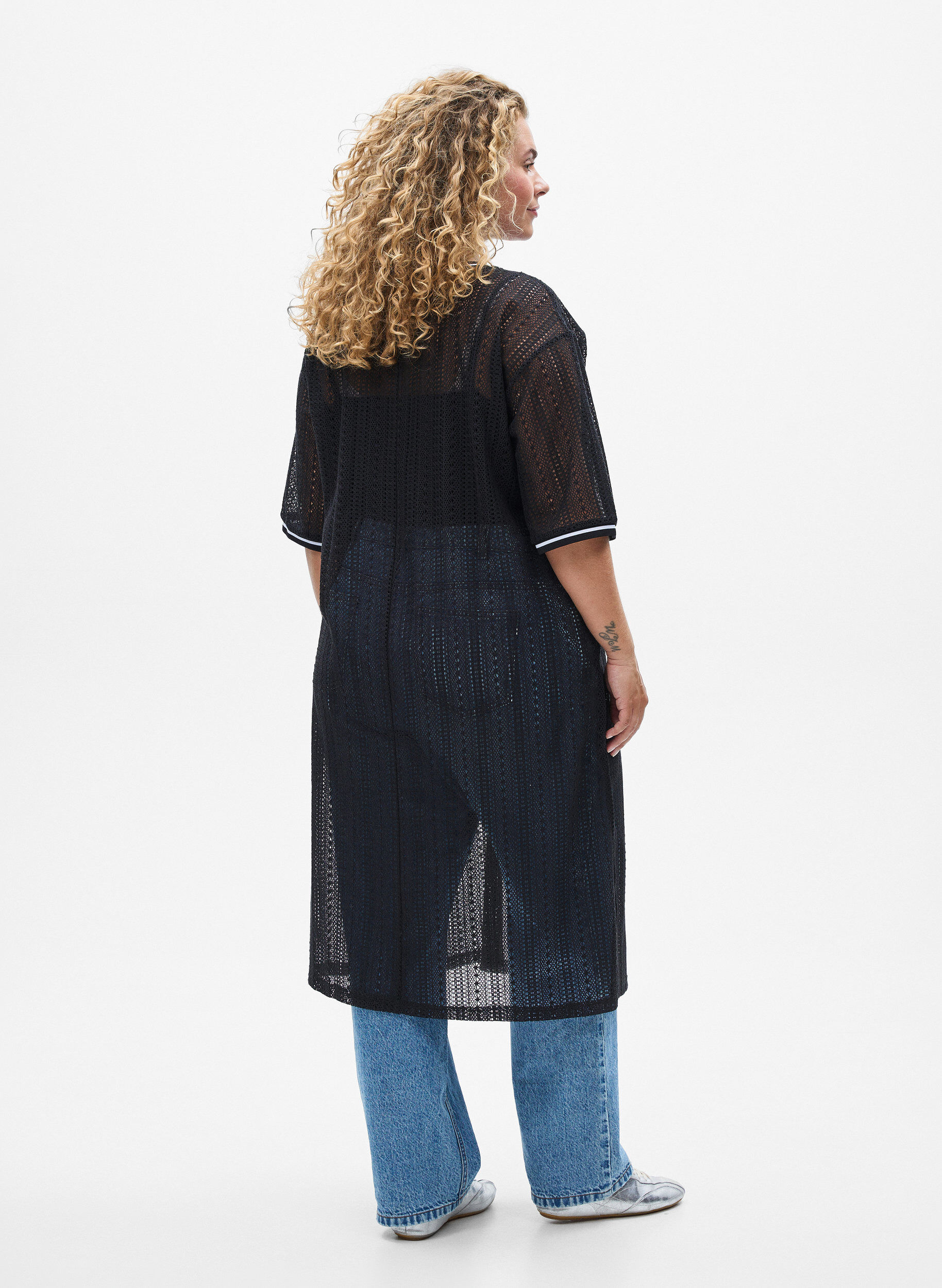 Zizzi Midimekko avoimella kuviolla ja lyhyill&auml; hihoilla, Musta, Model image number 1