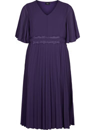Pliseerattu mekko lyhyillä hihoilla, Purple Velvet