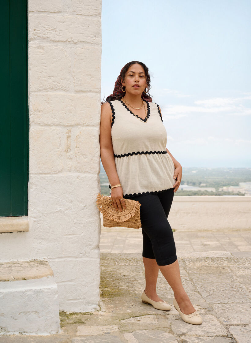 Korkeavy&ouml;t&auml;r&ouml;iset Amy-farkkucaprit super slim fit, Musta, Image image number 0