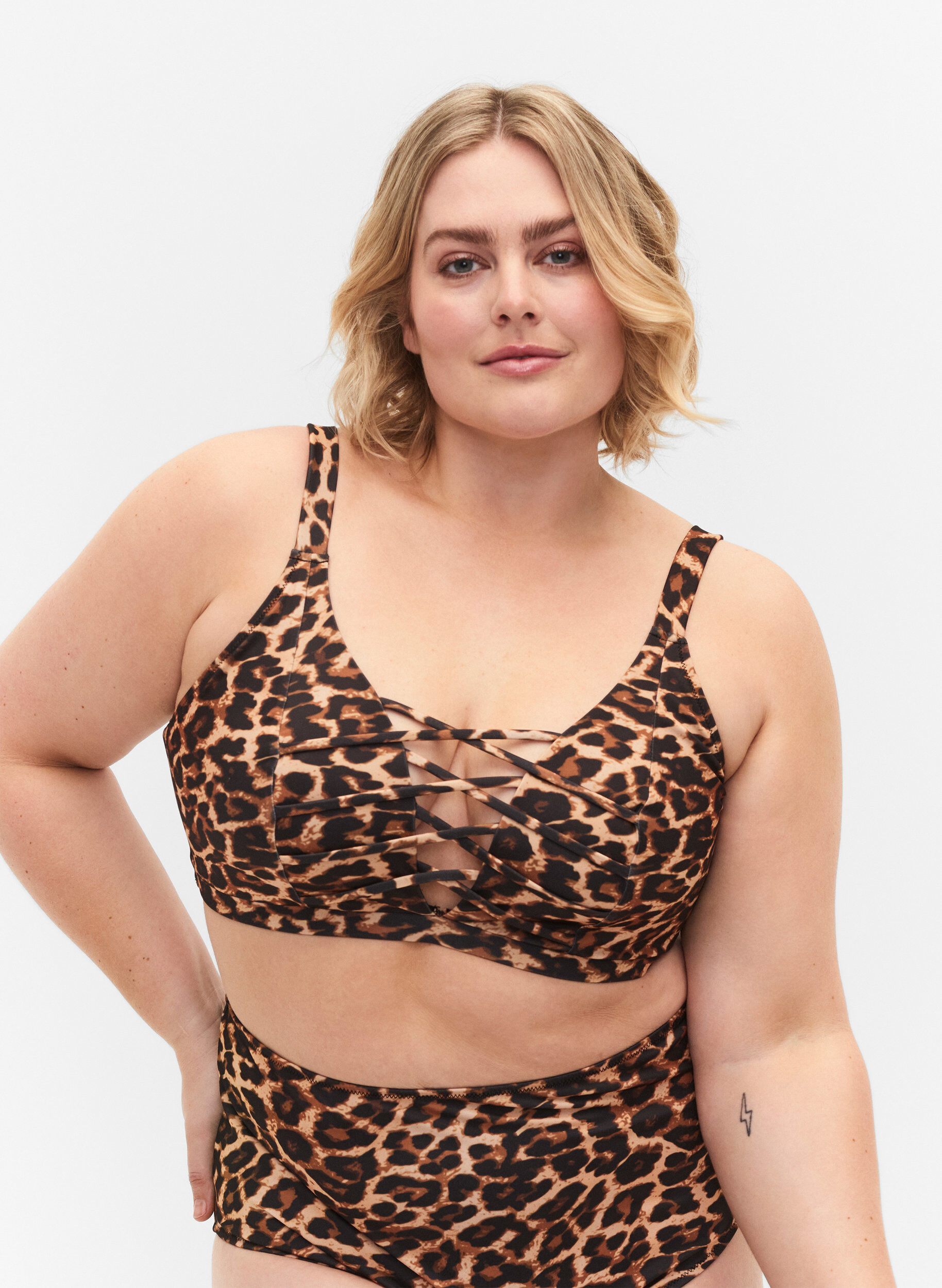 Zizzi Bikiniyl&auml;osa leopardikuosilla ja nauhayksityiskohdalla, Autentic Leopard, Model image number 0