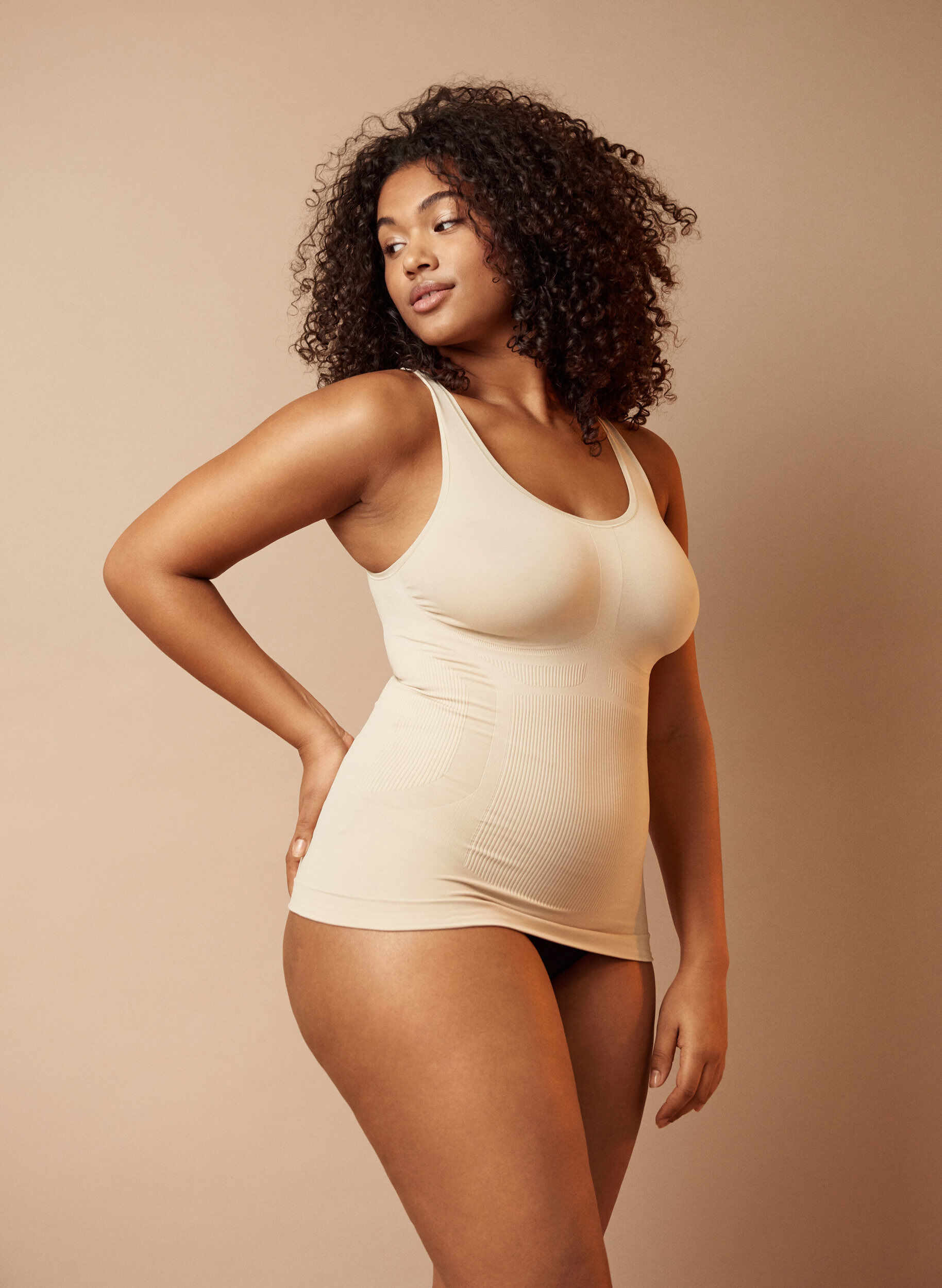 Zizzi Shapewear-toppi leveill&auml; olkaimilla, Beige, Image image number 1