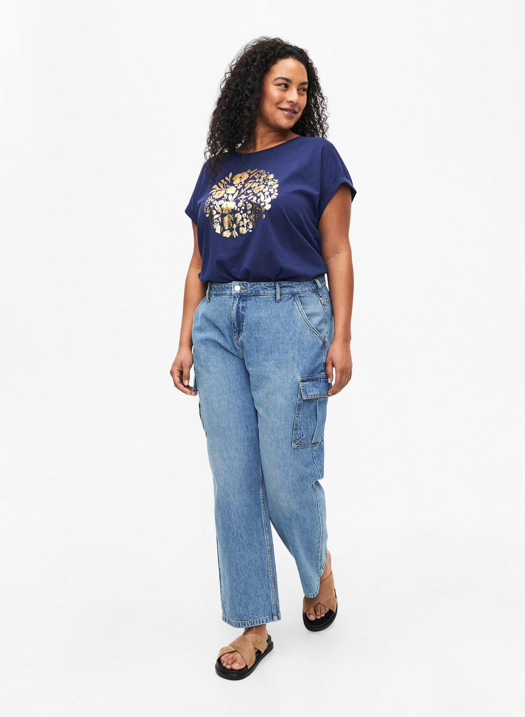 Zizzi Orgaanisesta puuvillasta valmistettu T-paita kultaisella painatuksella, Med.Blue Gold Flower, Model image number 2