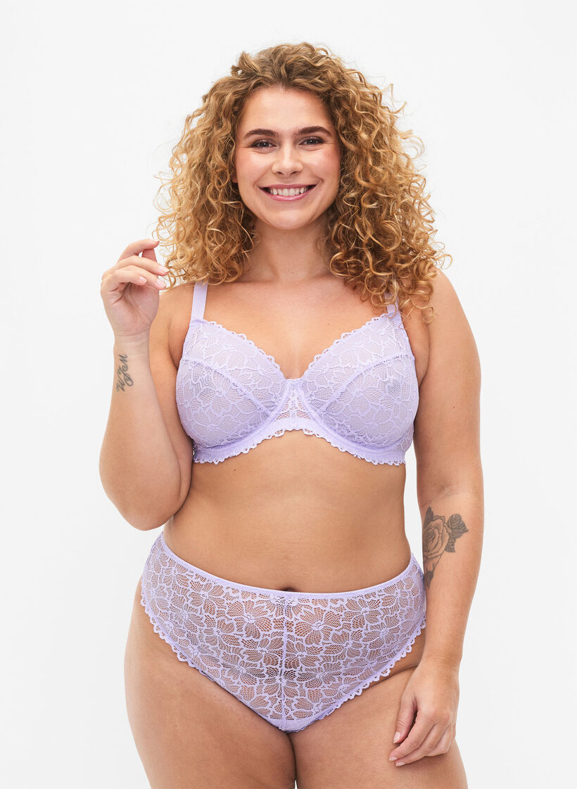 Kukkapitsiset stringit normaalilla vy&ouml;t&auml;r&ouml;ll&auml;, Violetti, Model image number 0