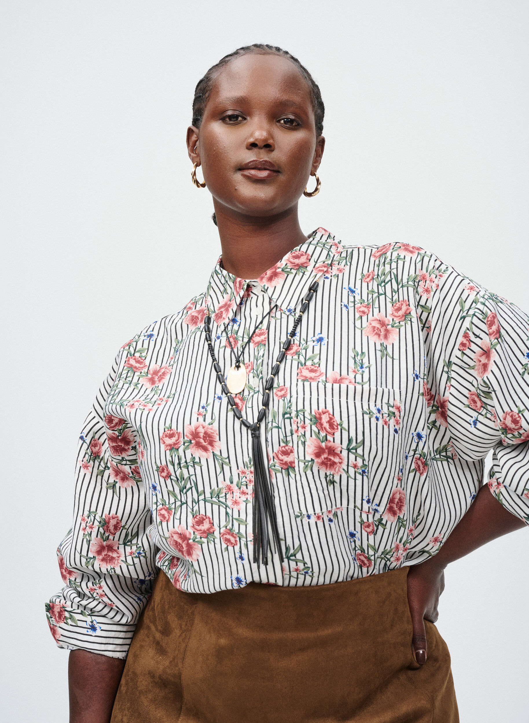 Zizzi Paita kukkakuviolla ja kapeilla raidoilla, Musta, Image image number 0