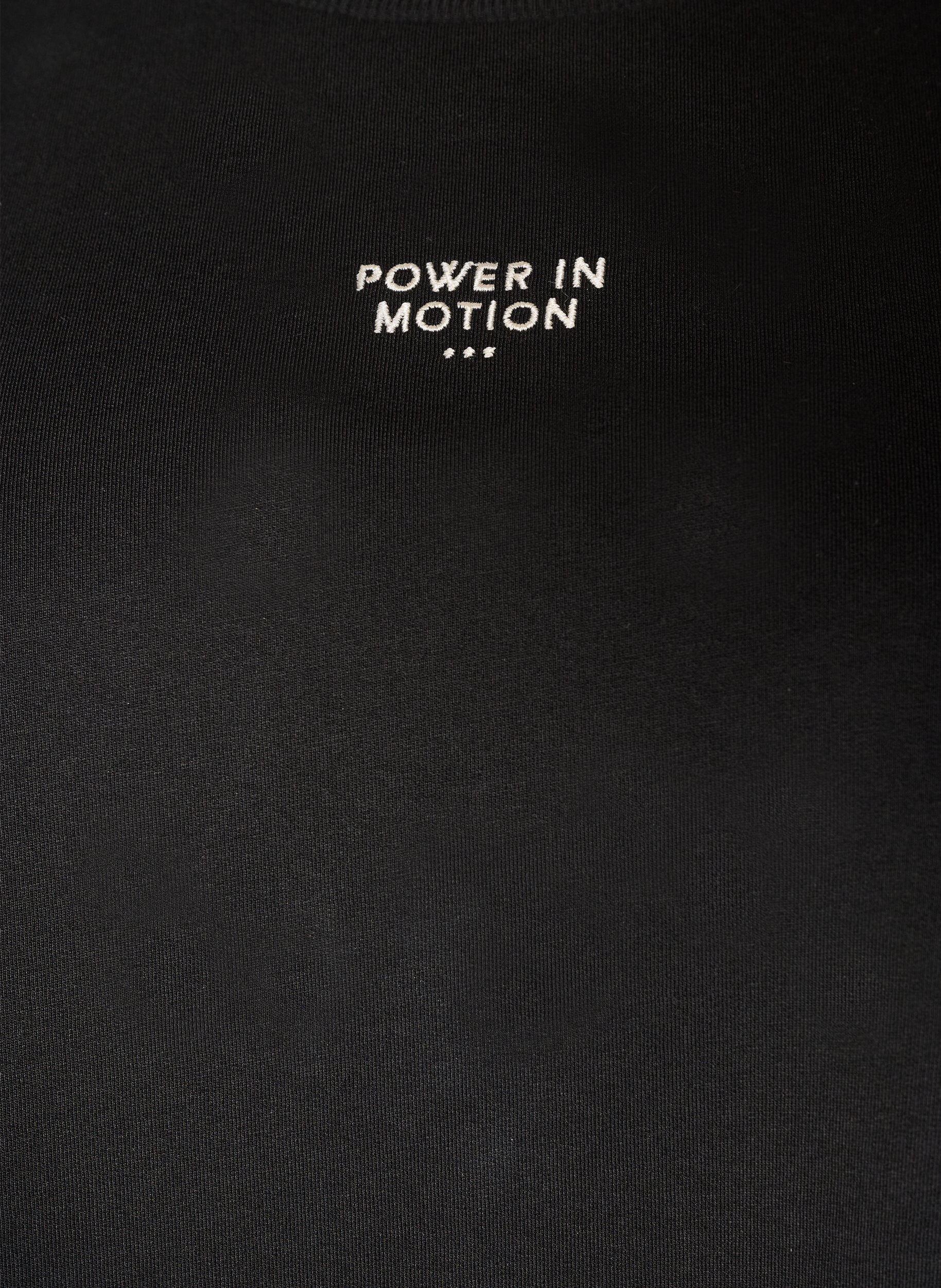 Zizzi Active T-paita rentolla istuvuudella ja kirjotulla statementilla, Musta, Packshot image number 2