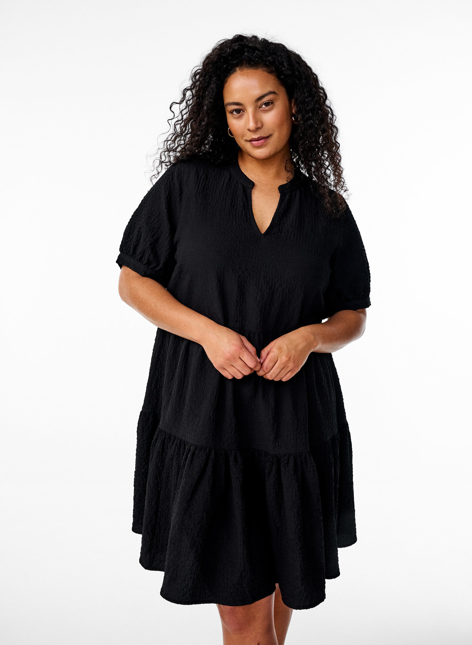 Lyhyt A-linjainen mekko, Musta, Model