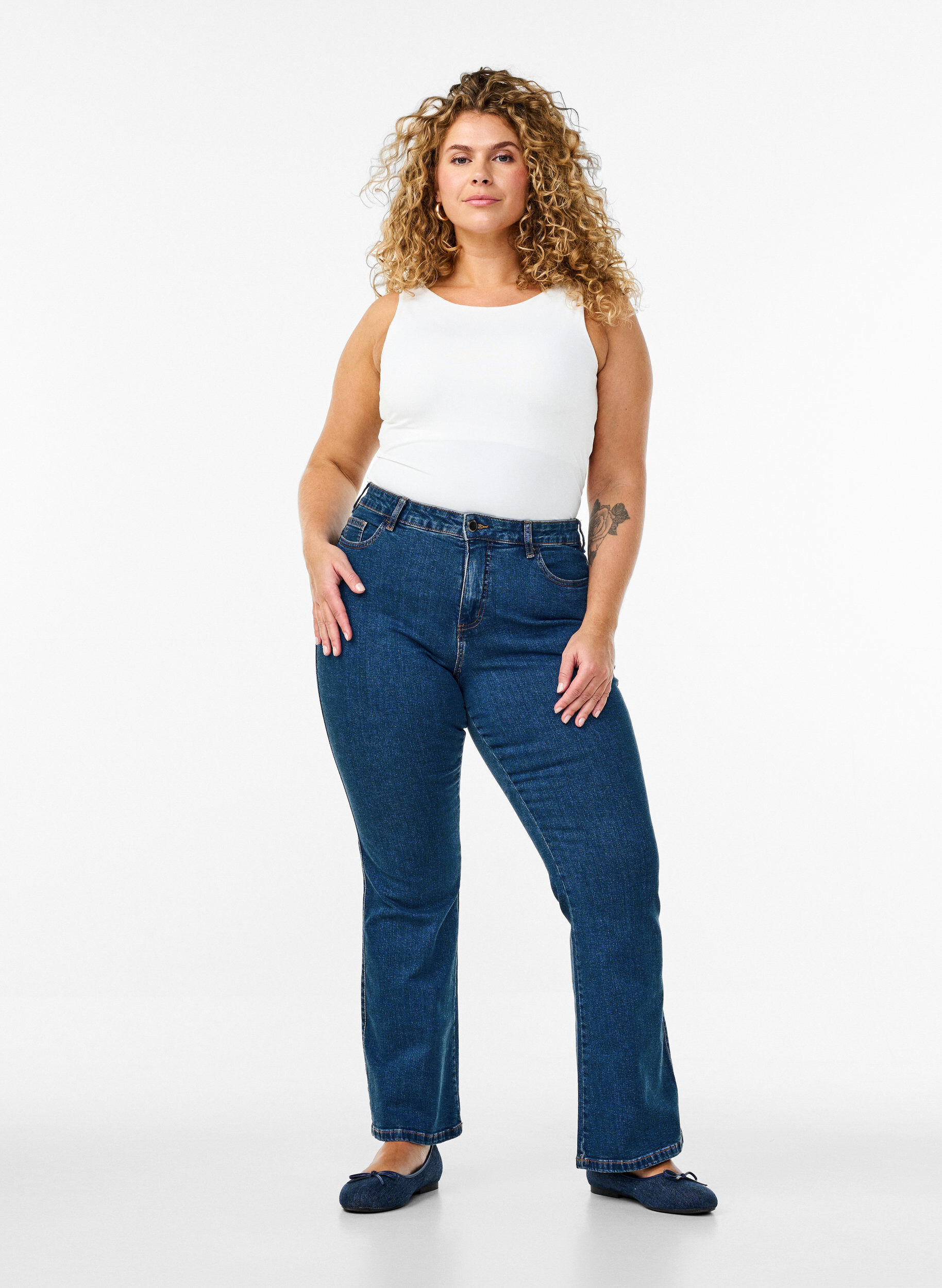 Ellen bootcut -farkut korkealla vy&ouml;t&auml;r&ouml;ll&auml;, Sininen, Model