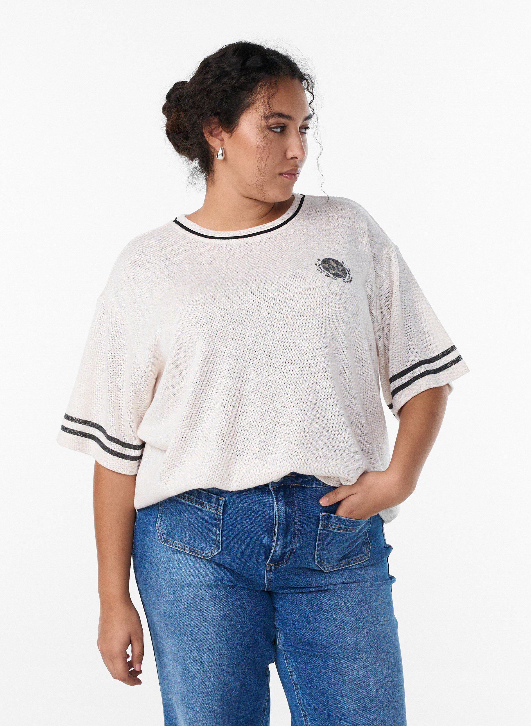 Lyhythihainen pusero kontrastiraidoilla, Beige, Model