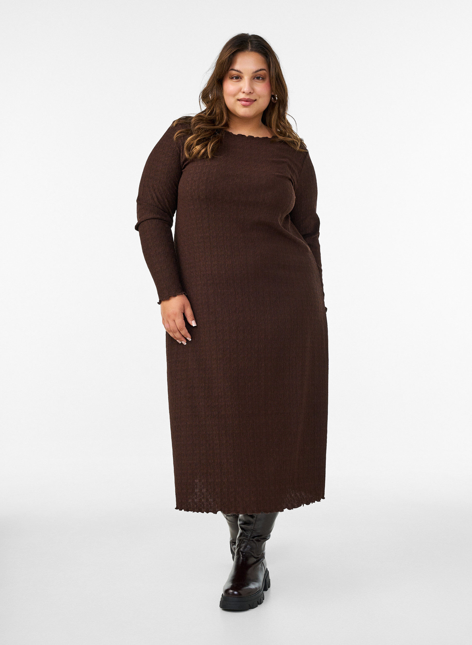 ZizziMidimekko aaltoilevalla tekstuurilla ja pitkill&auml; hihoilla, Ruskea, Model image number 0