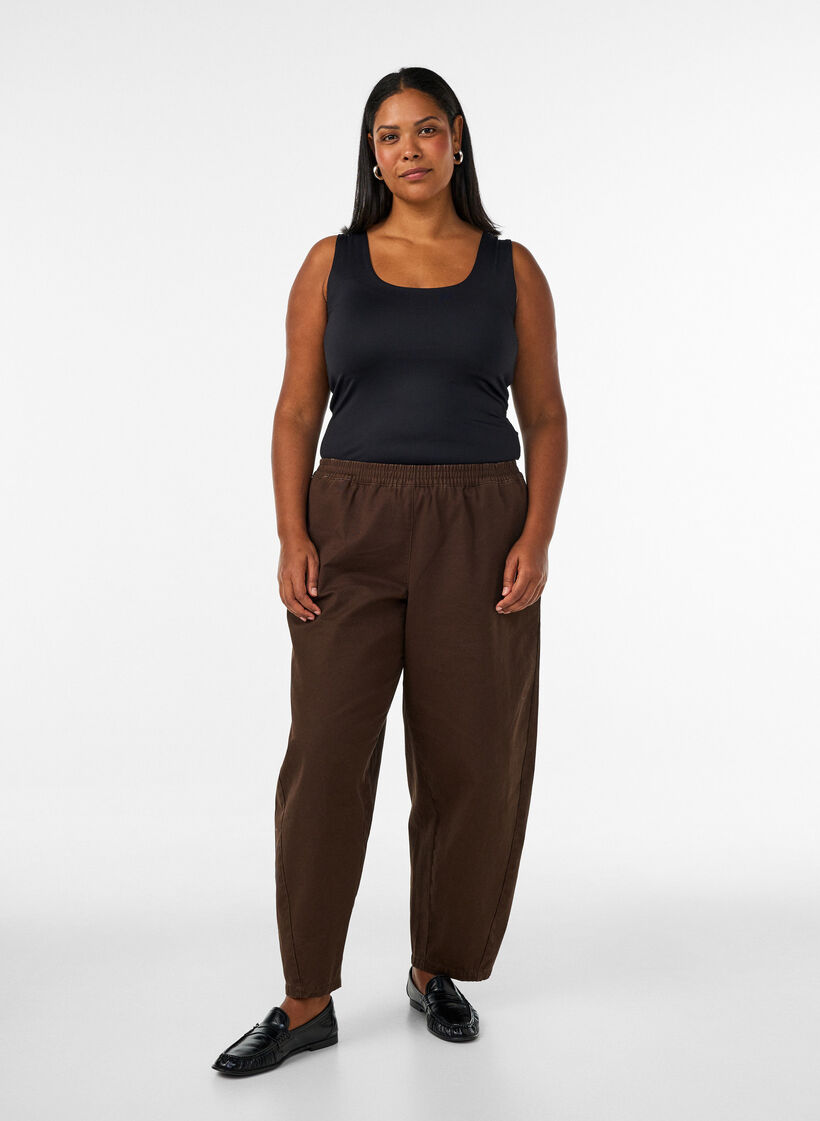 Vartalonmy&ouml;t&auml;inen basic-toppi sile&auml;&auml; kangasta, Musta, Model image number 1