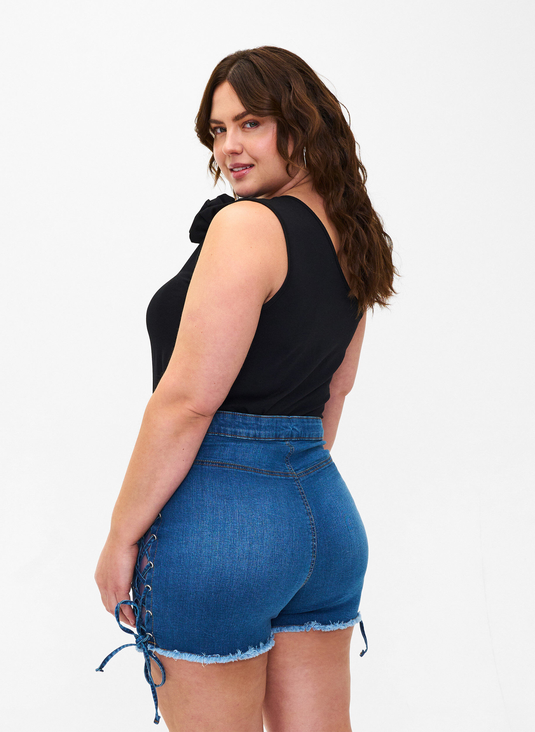 Zizzi Ny&ouml;rikoristellut farkkushortsit, Blue Denim, Model image number 1