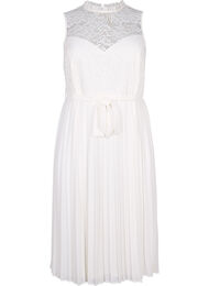 Hihaton mekko, jossa pitsiä ja laskoksia, Bright White