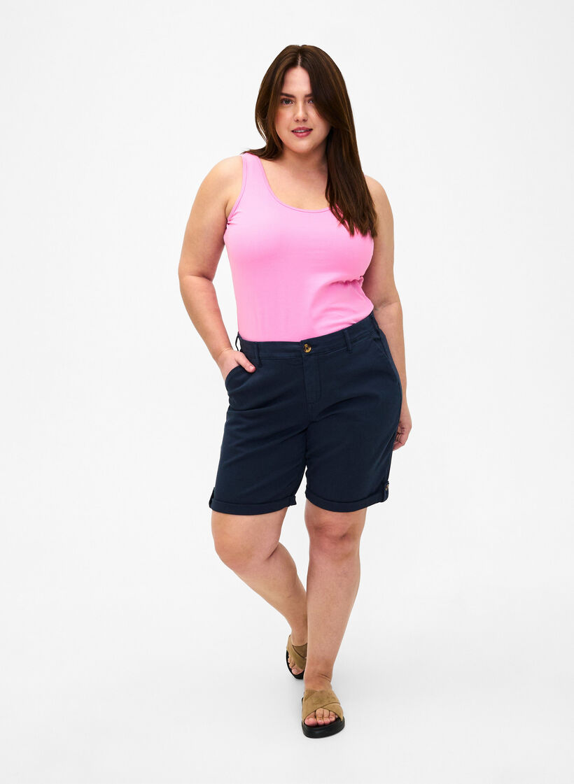 Chino-shortsit, joissa on taskut, Navy Blazer, Model image number 3