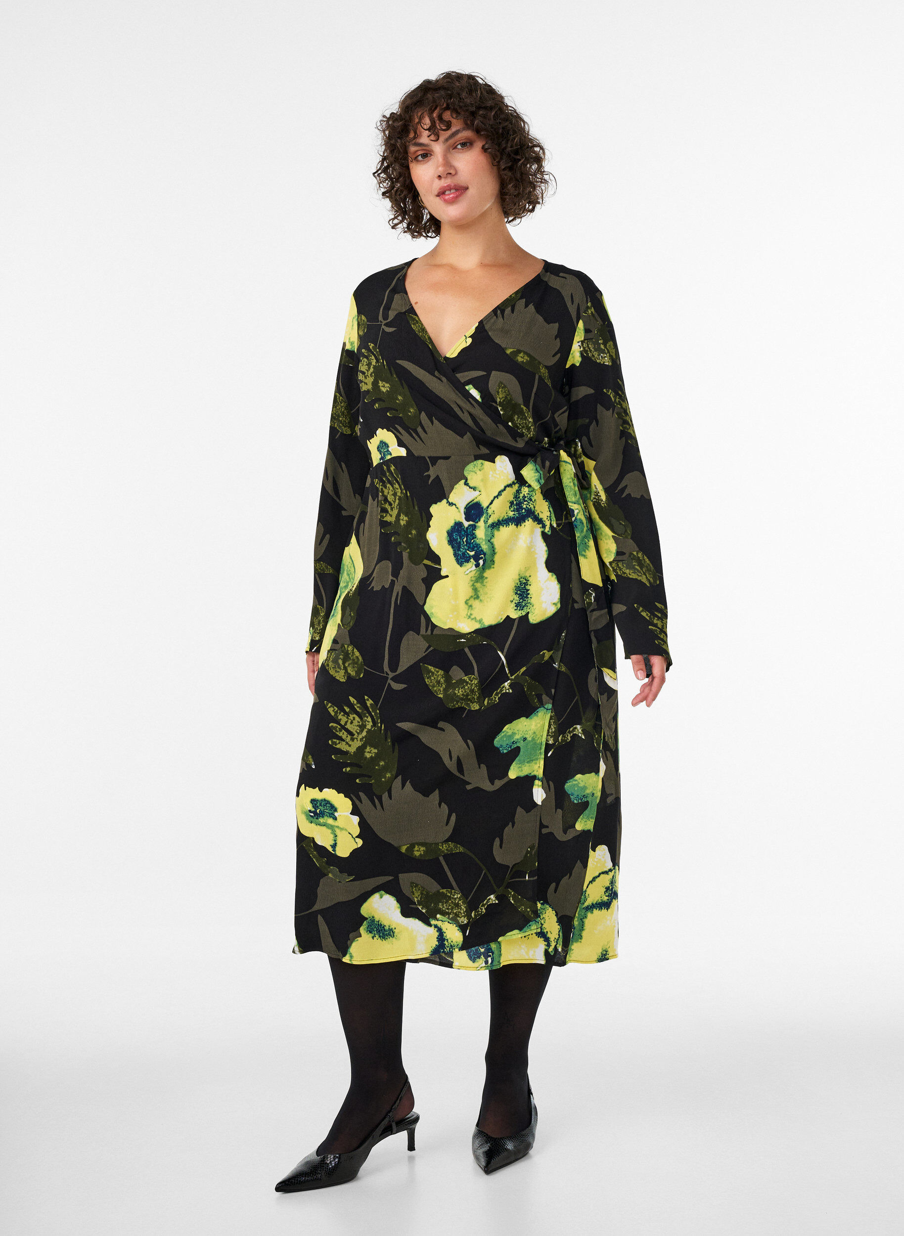 ZizziKukkakuvioitu kietaisumekko viskoosista ja solmittavalla vy&ouml;ll&auml;, Musta, Model image number 0