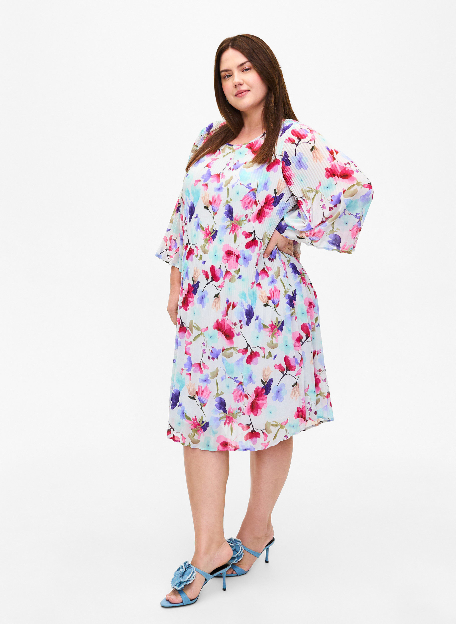 Zizzi Pliseerattu mekko nauhalla, White/MultiFlowerAOP, Model image number 2