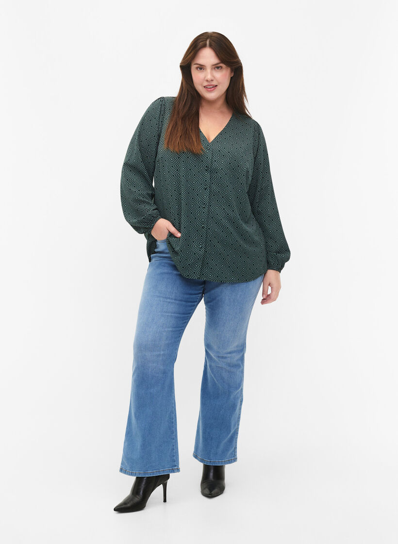 Paitapusero, jossa on v-pääntie ja kuvio, Scarab Graphic AOP, Model image number 2