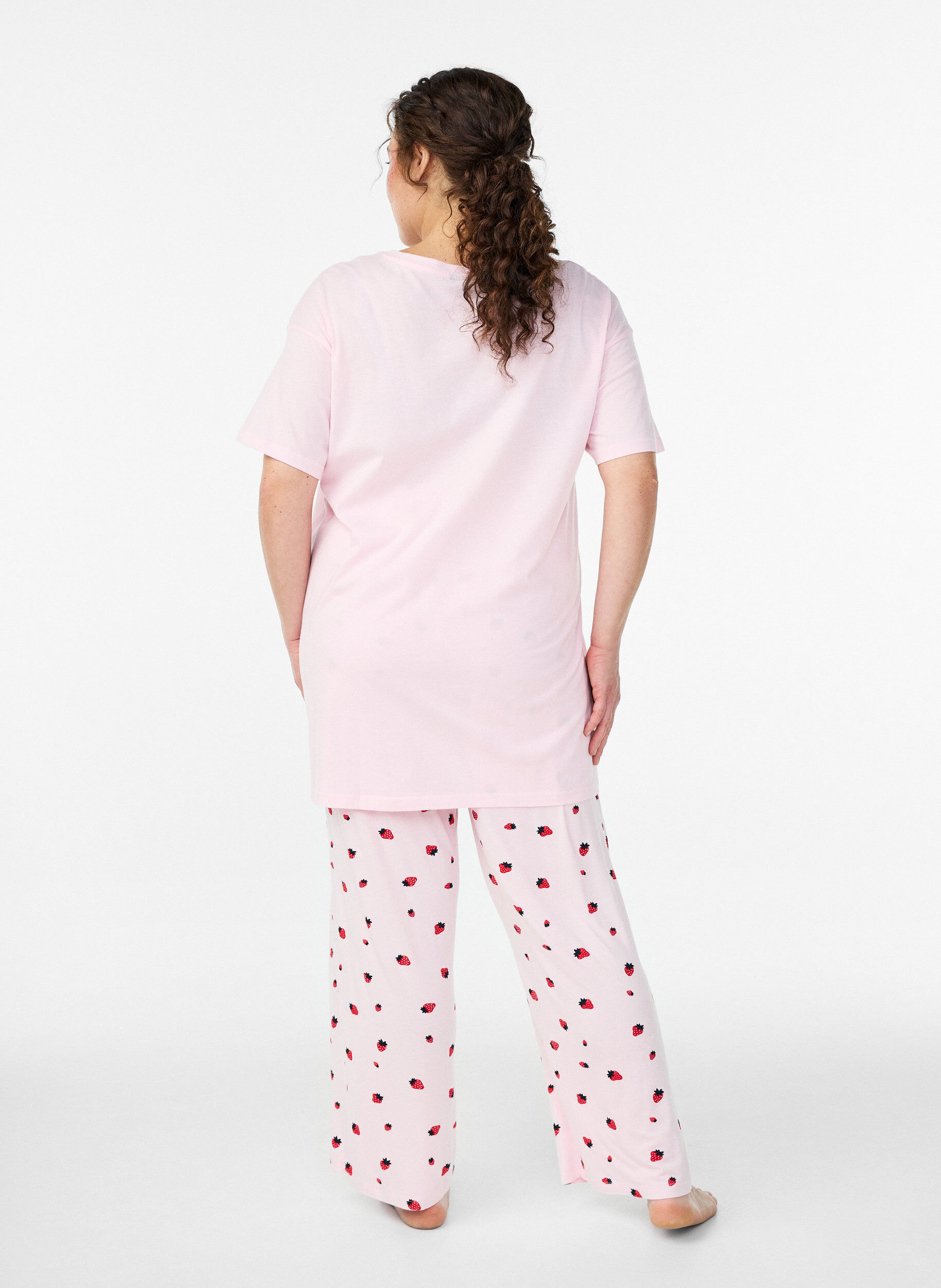 ZizziPyjamahousut pehme&auml;st&auml; jersey-materiaalista, korkea vy&ouml;t&auml;r&ouml; ja hedelm&auml;kuosi, Vaaleanpunainen, Model image number 1