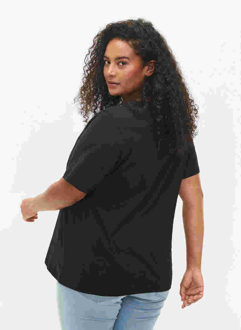 Ekologisesta puuvillasta valmistettu t-paita niiteillä, Black Star , Model image number 1