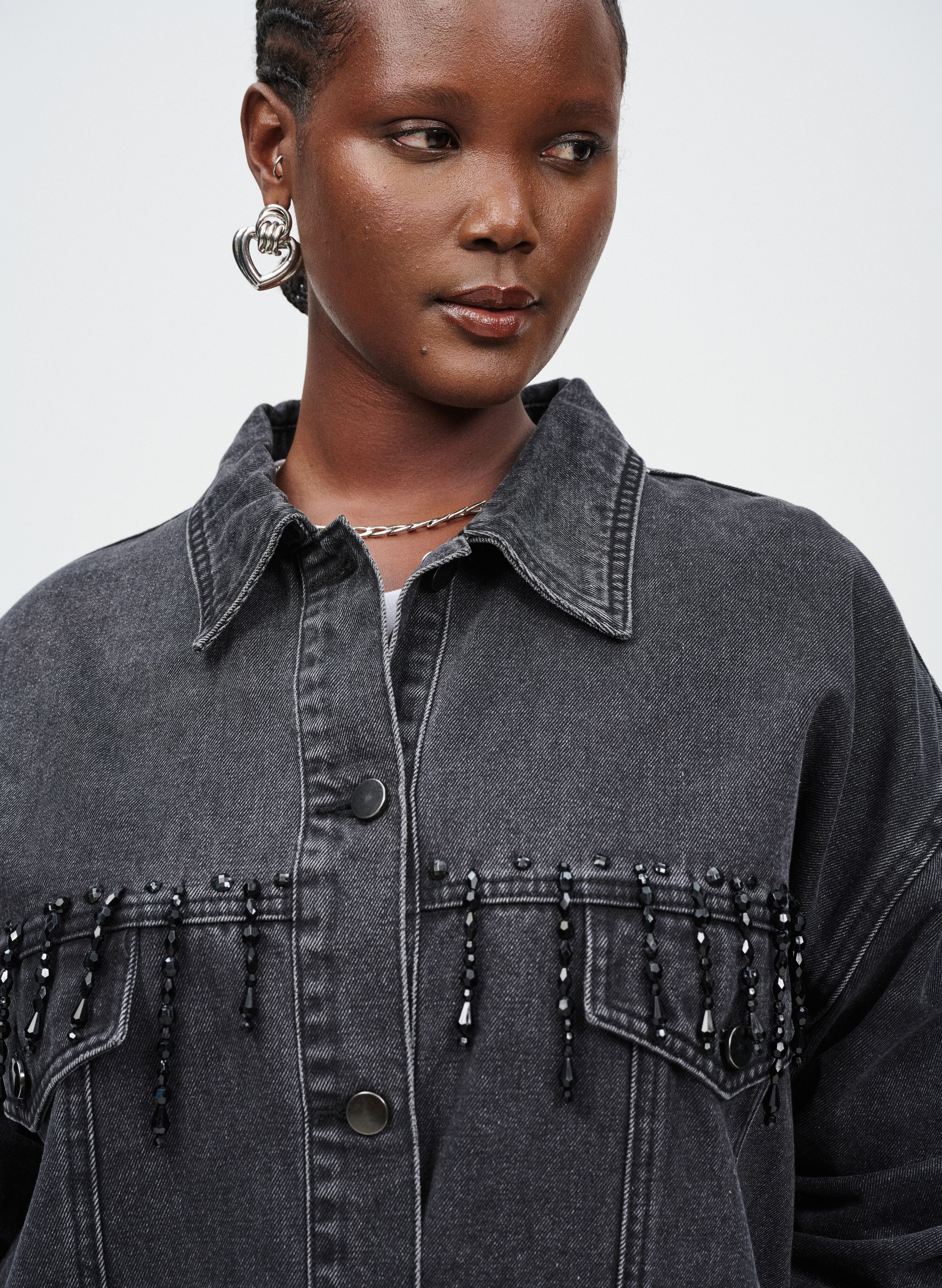 Zizzi Farkkutakki helmihapsuilla, , Model