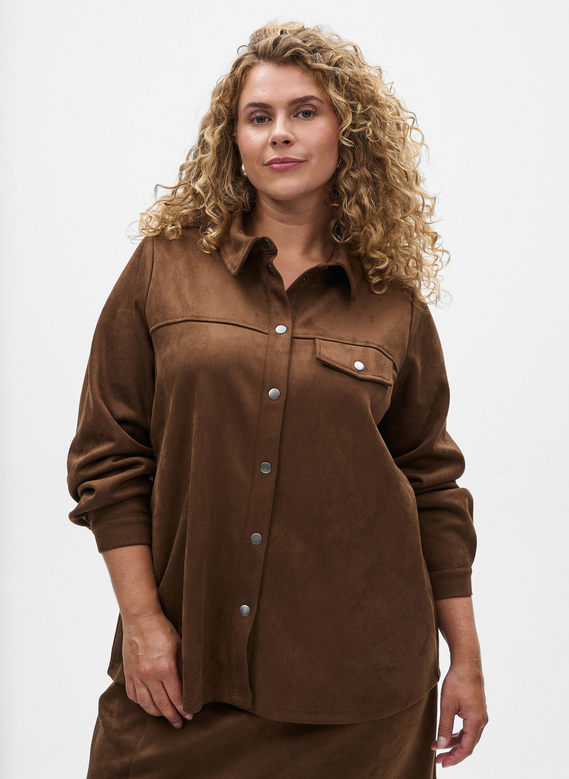 Keinonahkainen mokkapaita, Ruskea, Model