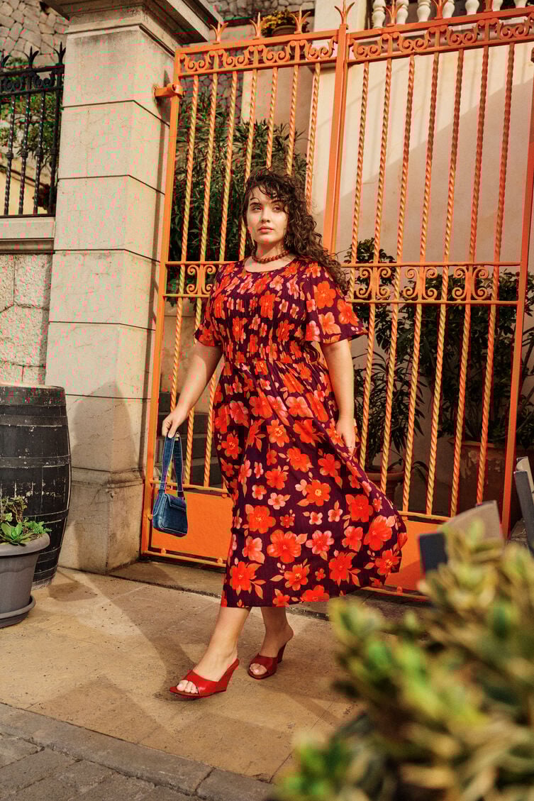 Kukkaloistoa punaisessa, , Model