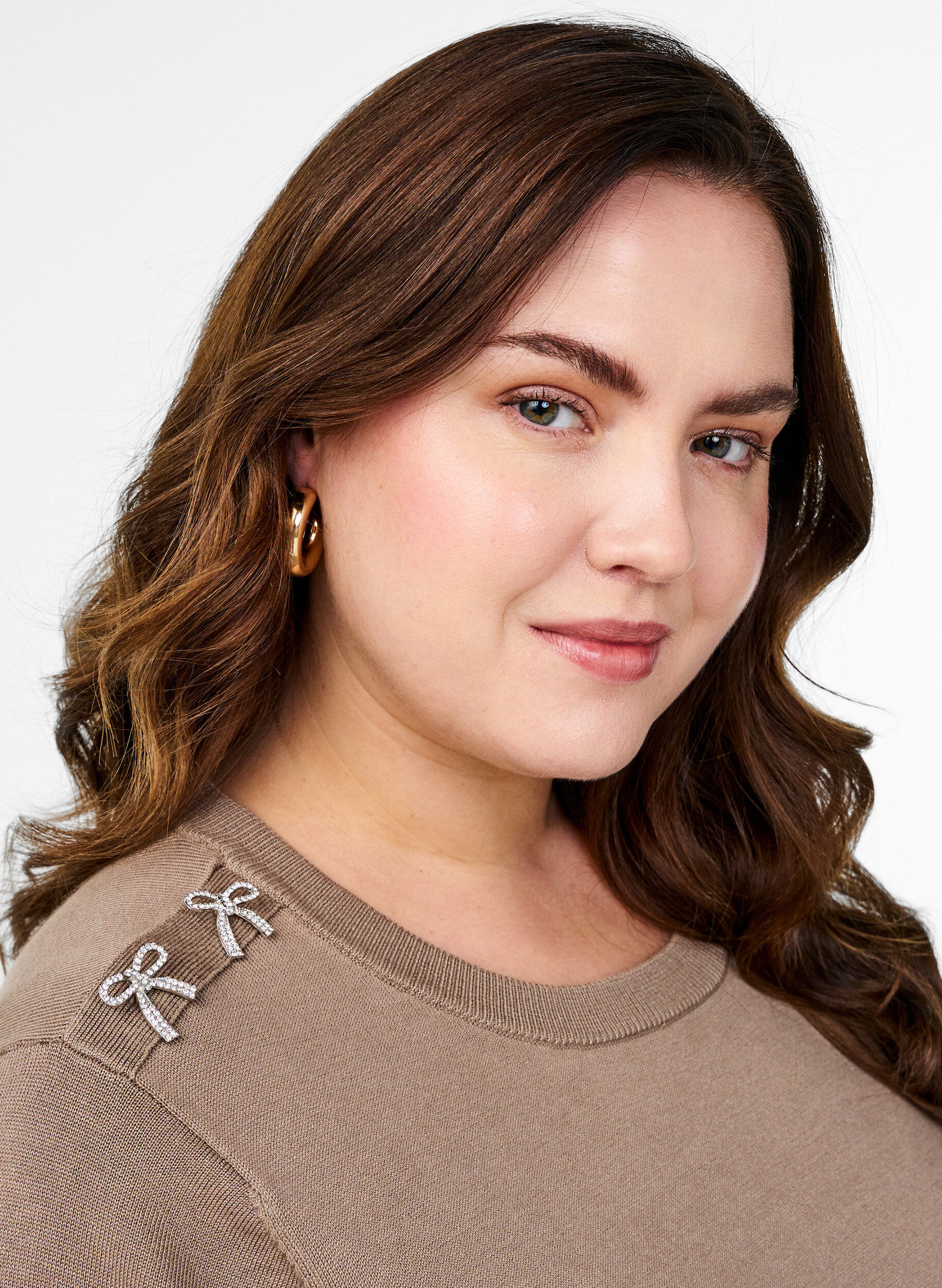 Zizzi Lyhythihainen neulepaita pienill&auml; ruseteilla, Beige, Image image number 0