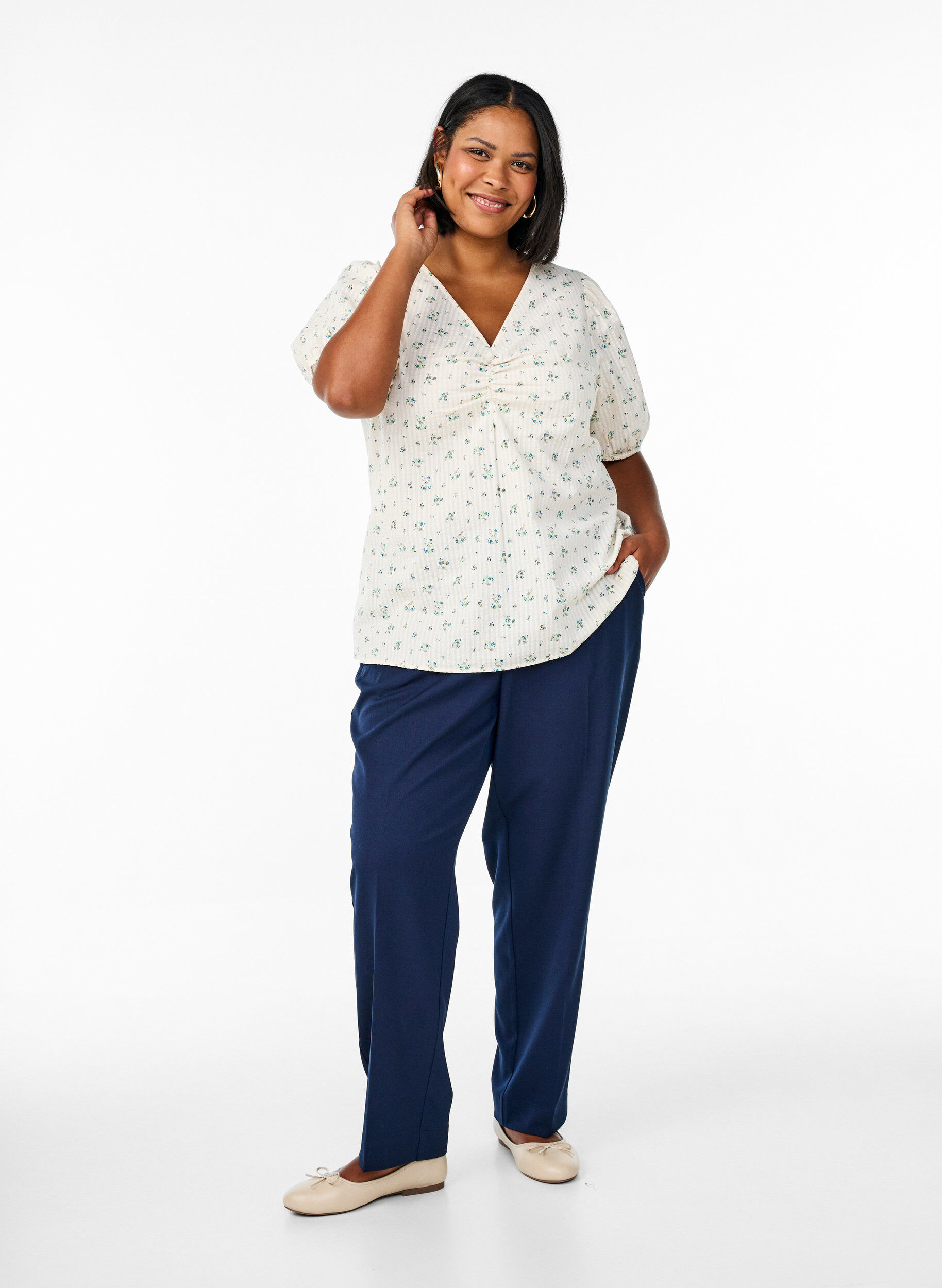 Zizzi Pusero, jossa on lyhyet puff-hihat ja rypytysdetalji, Valkoinen, Model image number 1