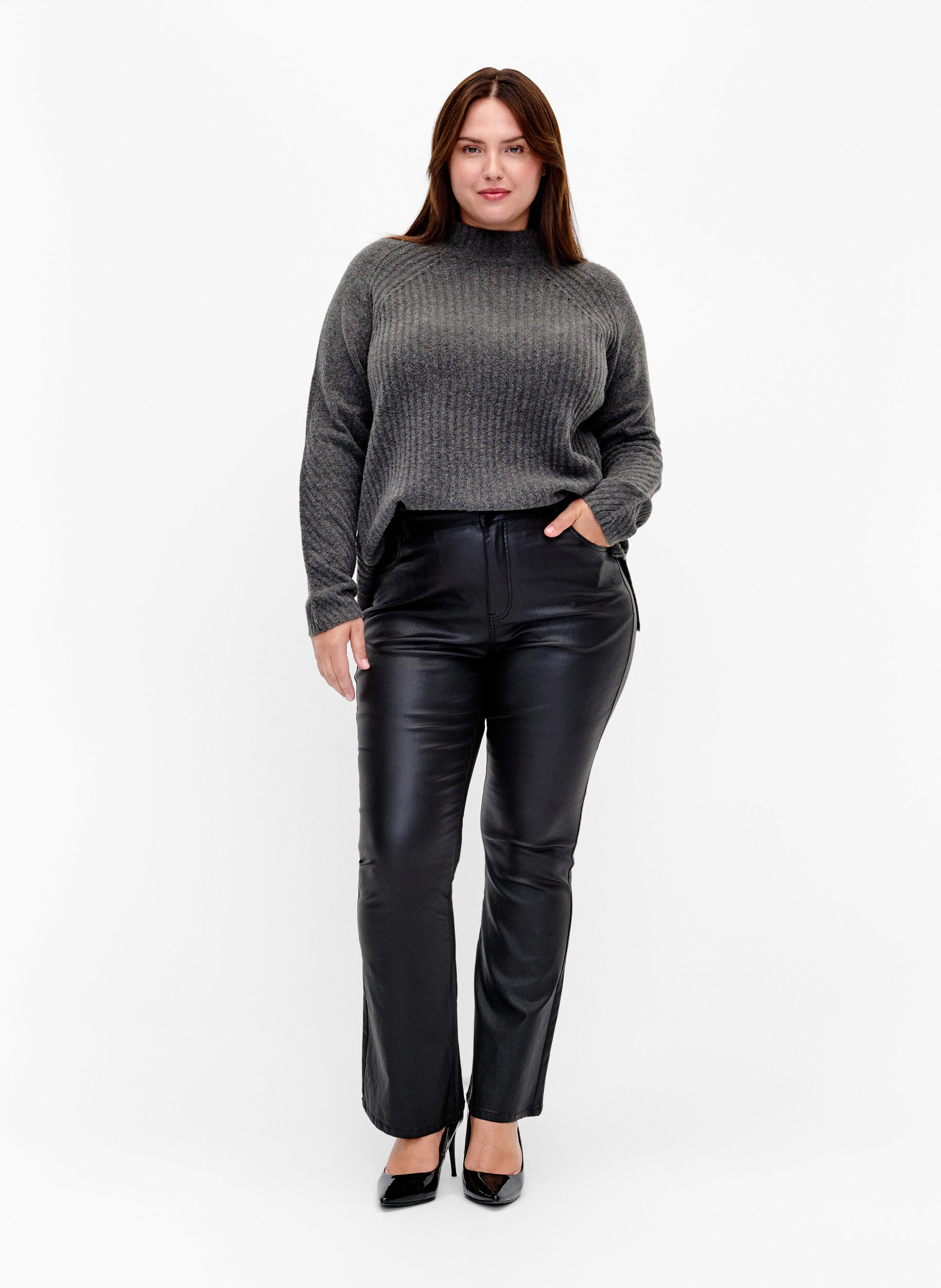 Zizzi Pinnoitetut Ellen bootcut -farkut, Black, Model image number 0