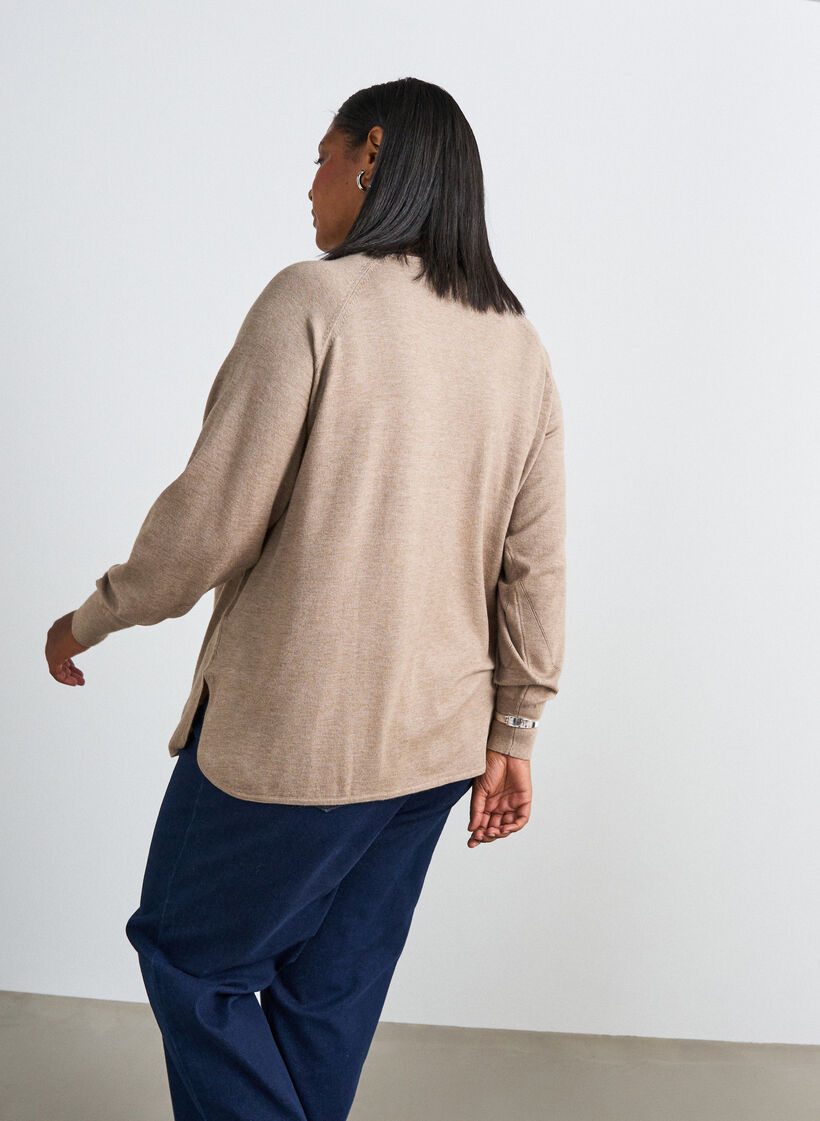 Neulepusero py&ouml;re&auml;ll&auml; p&auml;&auml;ntiell&auml; ja neulekuviolla, Beige, Model image number 2