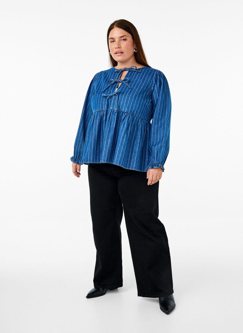 Raidallinen edestä solmittava farkkupusero, Sininen, Model image number 1