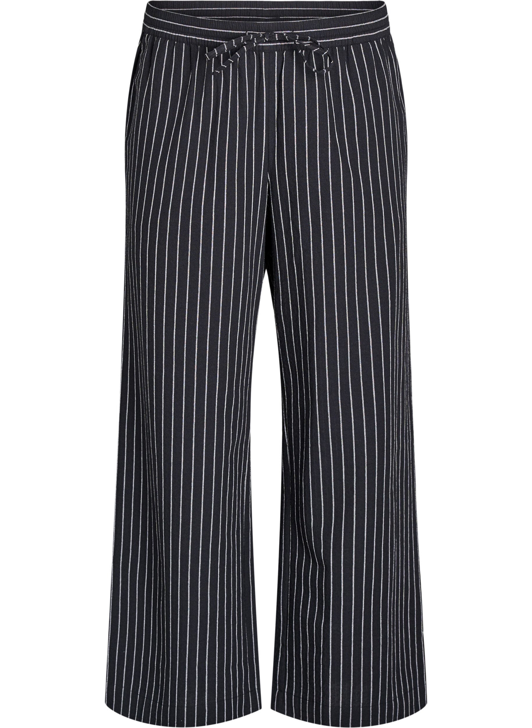 Zizzi V&auml;lj&auml;t housut, joissa on korkea vy&ouml;t&auml;r&ouml; ja taskut., Musta, Packshot image number 0