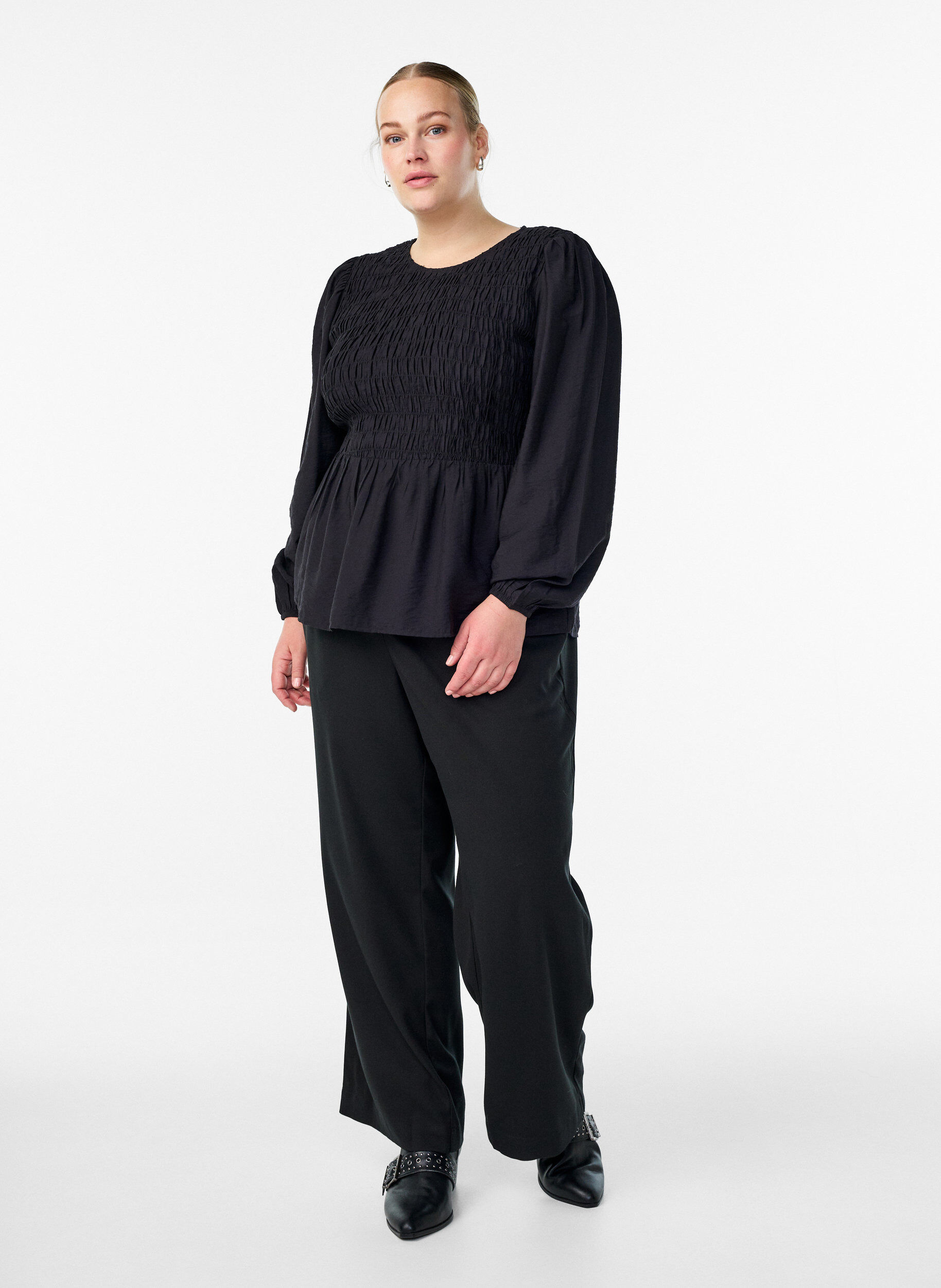 ZizziPusero smokkiosalla ja pitkill&auml; hihoilla, Musta, Model image number 1