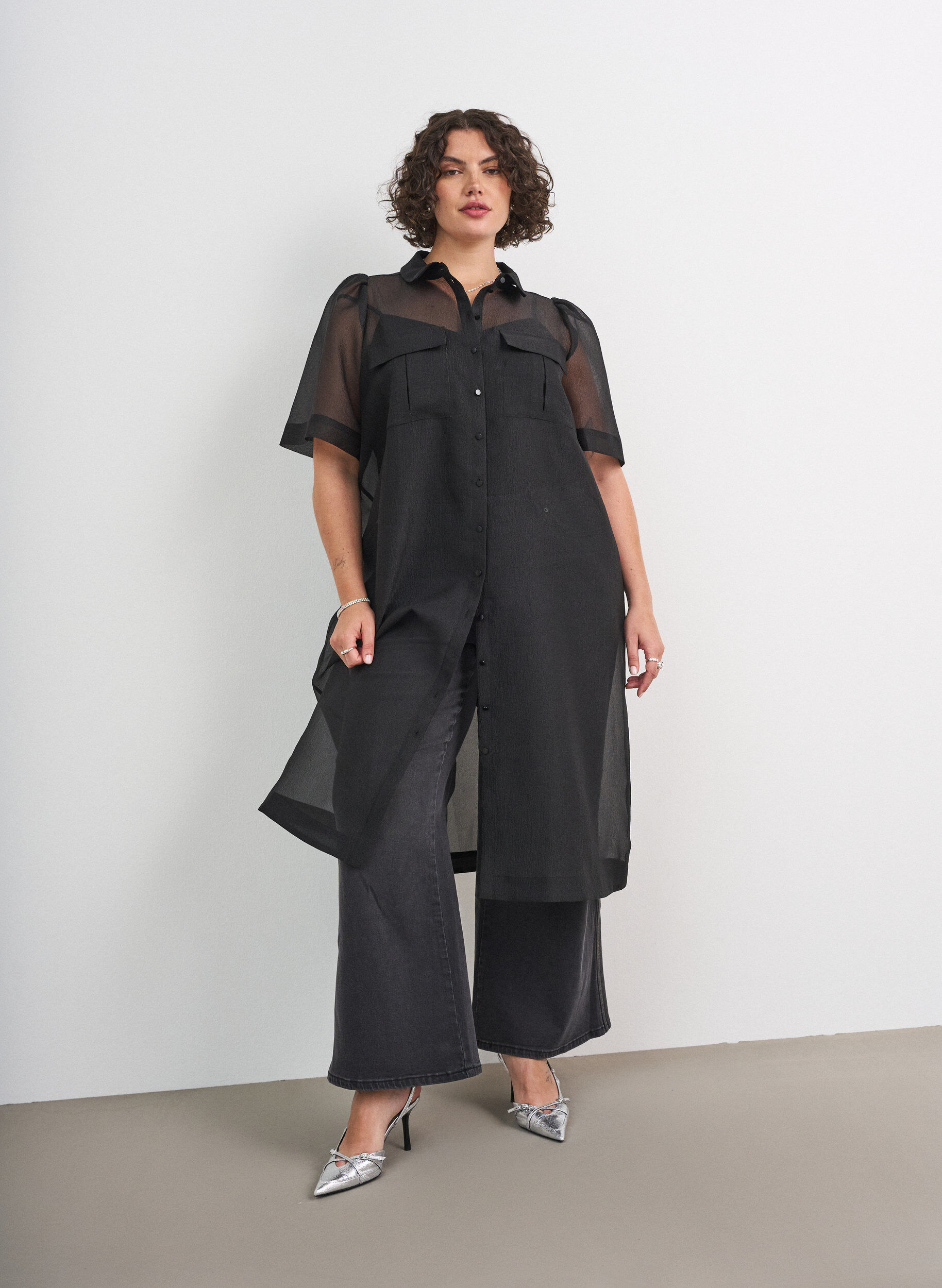 ZizziOrganza-mekko rintataskuilla ja puffihihoilla, Musta, Model image number 1